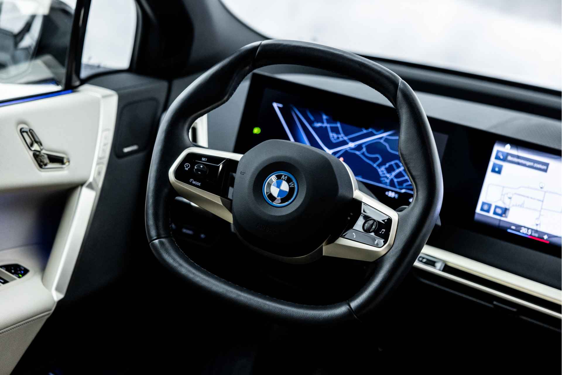 BMW iX xDrive40 Executive 77 kWh | Sportpakket | Pano Sky Lounge | Harman-Kardon - 17/56