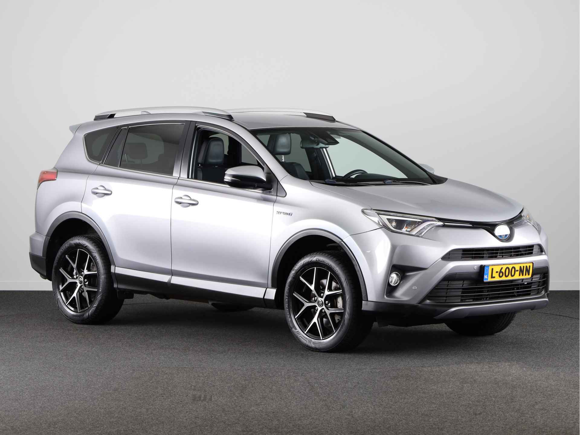 Toyota RAV4 2.5 Hybrid Style Limited | Camera | LM velgen | Navigatie | Cruise Control Adaptief | Elektrisch bedienbare achterklep | Parkeersensoren | Stoelverwarming | - 17/38