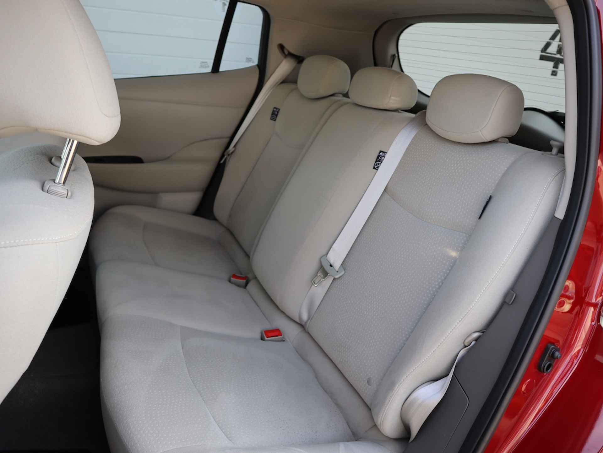 Nissan LEAF Acenta 30 kWh / achteruitrijcamera / verwarmde stoelen / cruise - 15/41