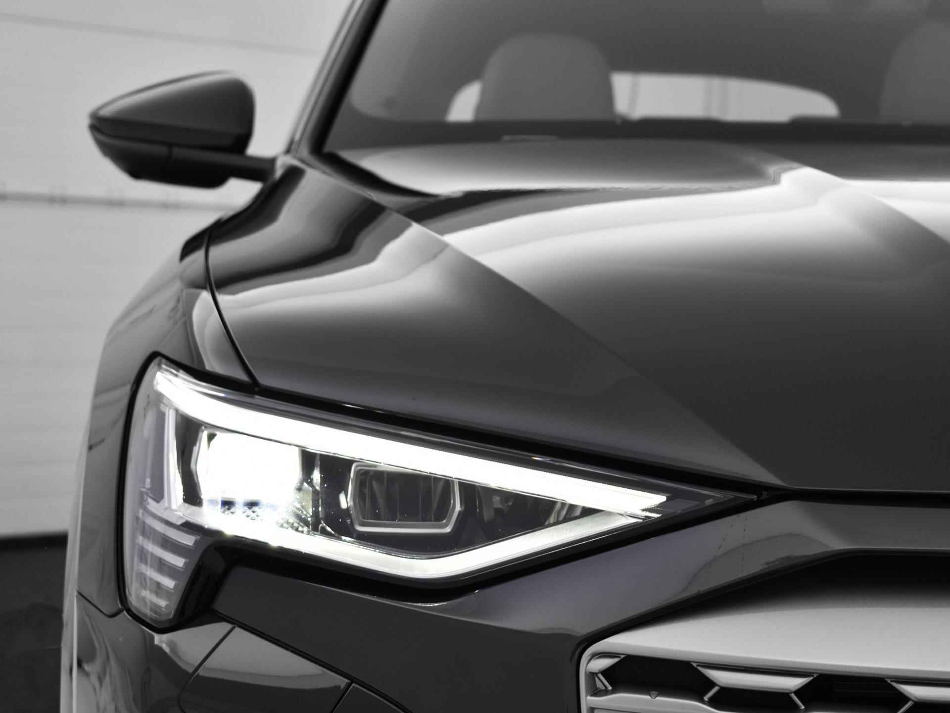 Audi Q8 e-tron 55 Quattro 408 pk Advanced Edition · Comfortsleutel · Verwarmbaar stuur · Glazen panorama dak · Assistentiepakket plus · - 32/33