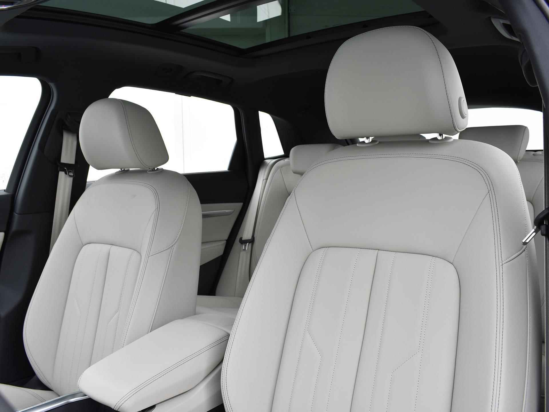 Audi Q8 e-tron 55 Quattro 408 pk Advanced Edition · Comfortsleutel · Verwarmbaar stuur · Glazen panorama dak · Assistentiepakket plus · - 5/33