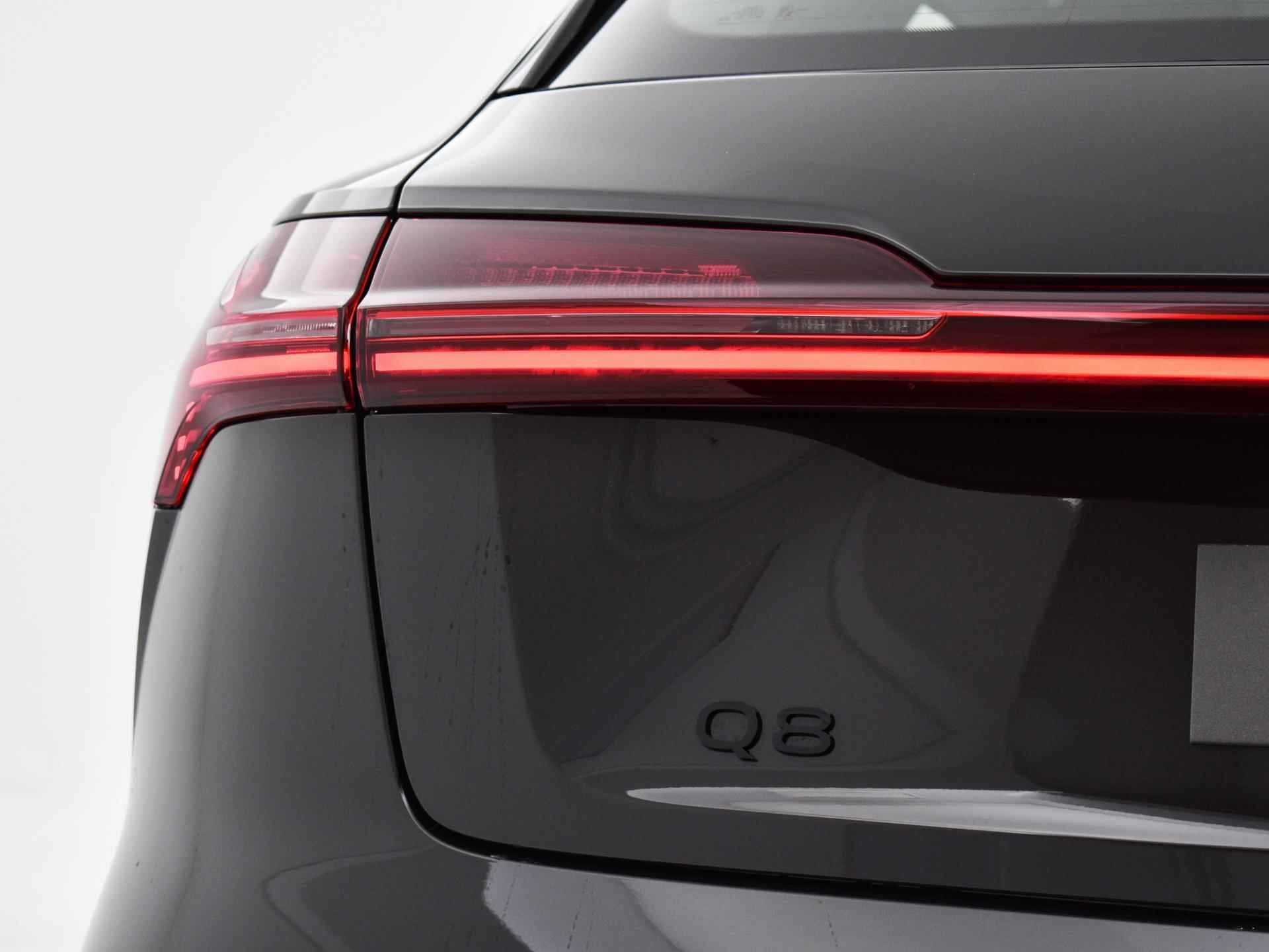 Audi Q8 e-tron 55 Quattro 408 pk Advanced Edition · Comfortsleutel · Verwarmbaar stuur · Glazen panorama dak · Assistentiepakket plus · - 8/33