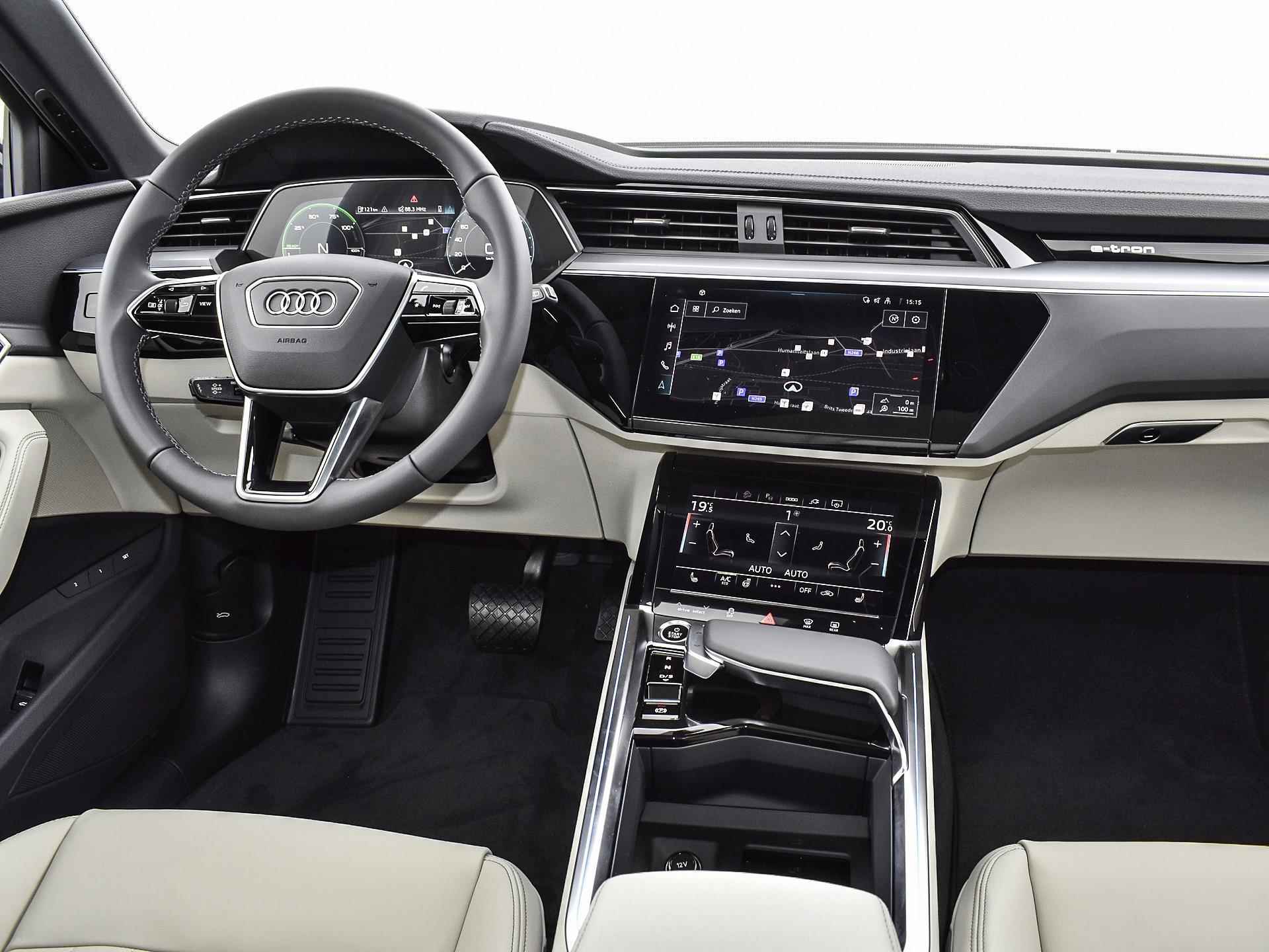 Audi Q8 e-tron 55 Quattro 408 pk Advanced Edition · Comfortsleutel · Verwarmbaar stuur · Glazen panorama dak · Assistentiepakket plus · - 20/33