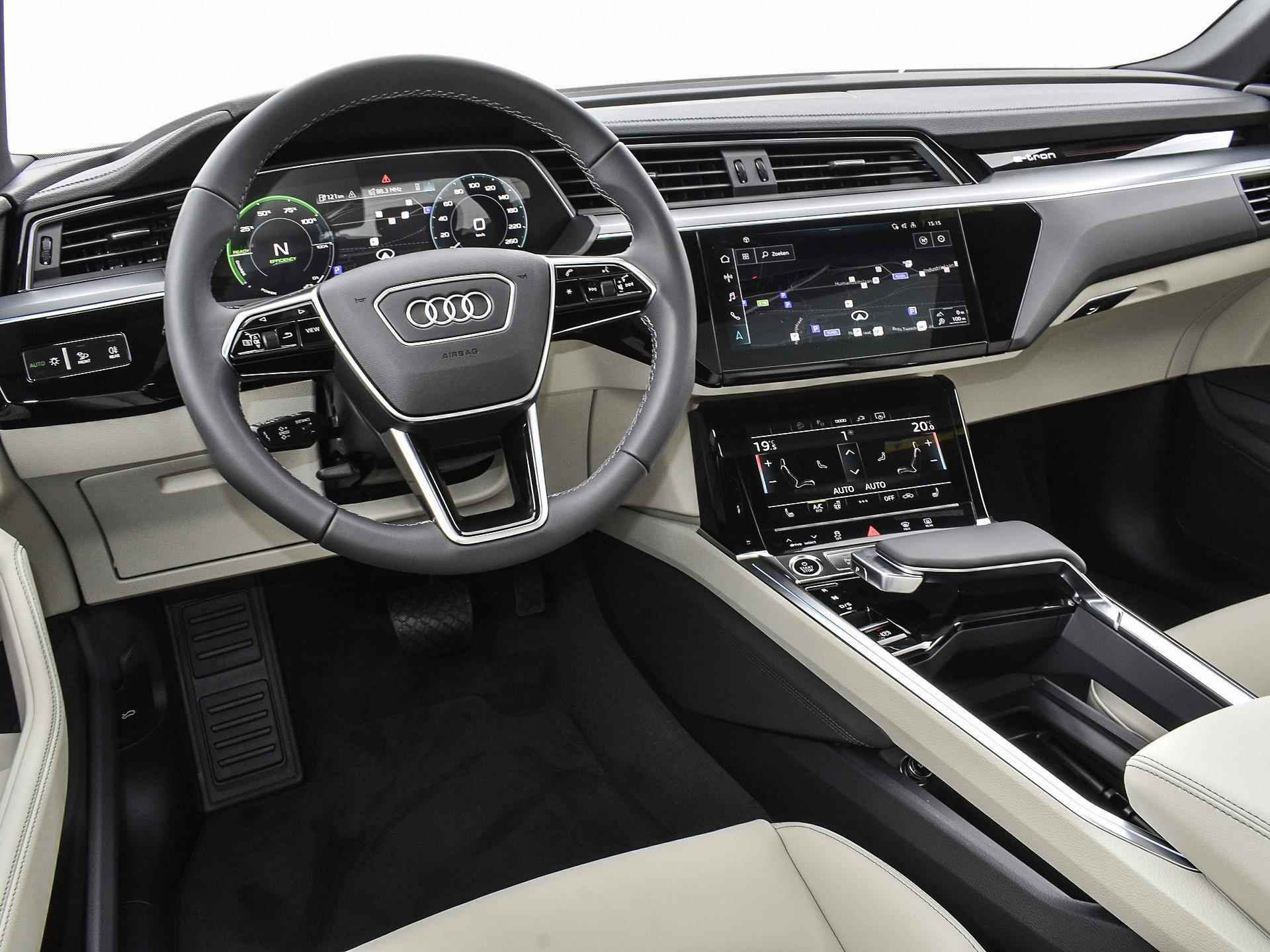 Audi Q8 e-tron 55 Quattro 408 pk Advanced Edition · Comfortsleutel · Verwarmbaar stuur · Glazen panorama dak · Assistentiepakket plus · - 21/33