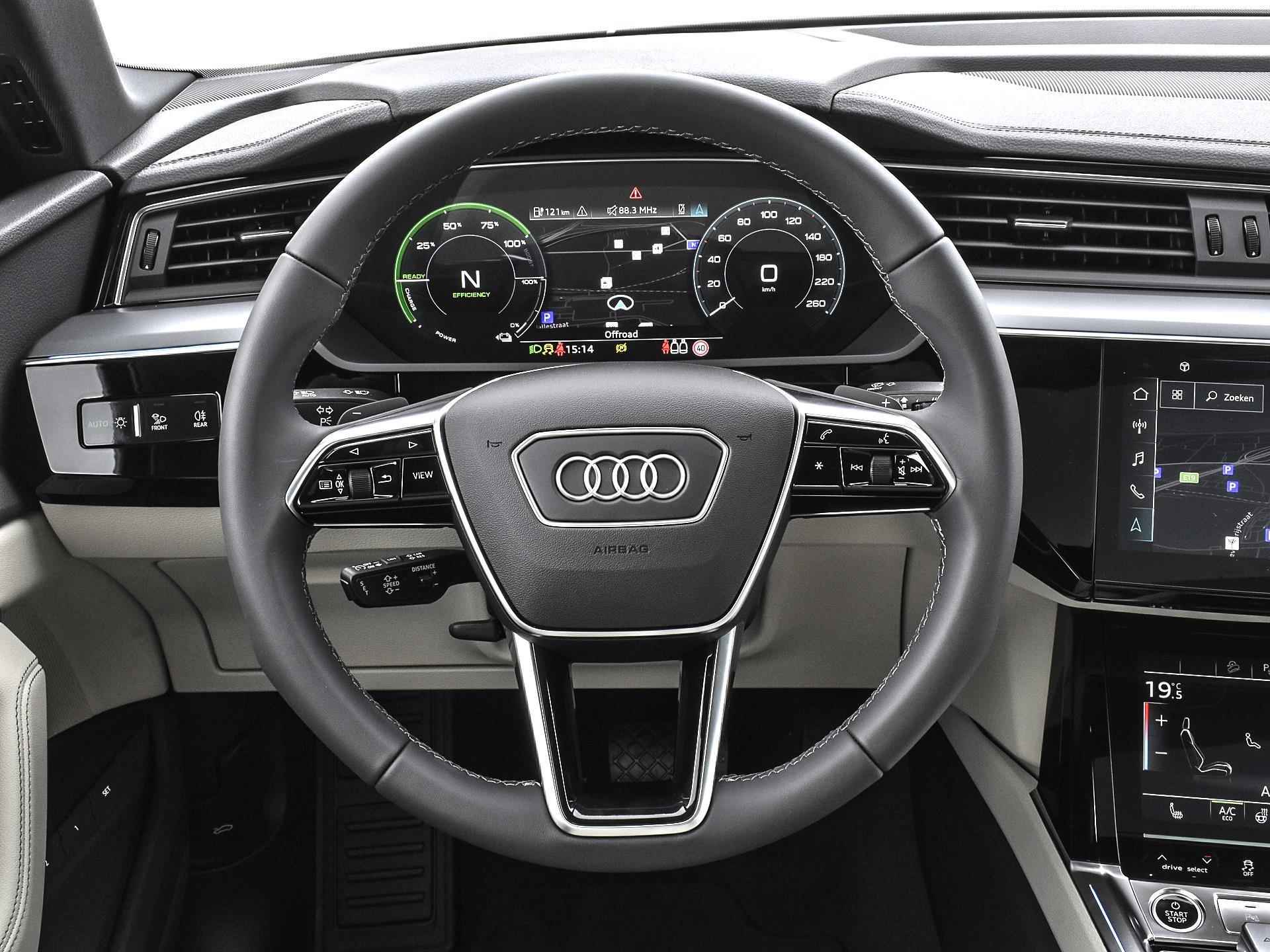 Audi Q8 e-tron 55 Quattro 408 pk Advanced Edition · Comfortsleutel · Verwarmbaar stuur · Glazen panorama dak · Assistentiepakket plus · - 23/33