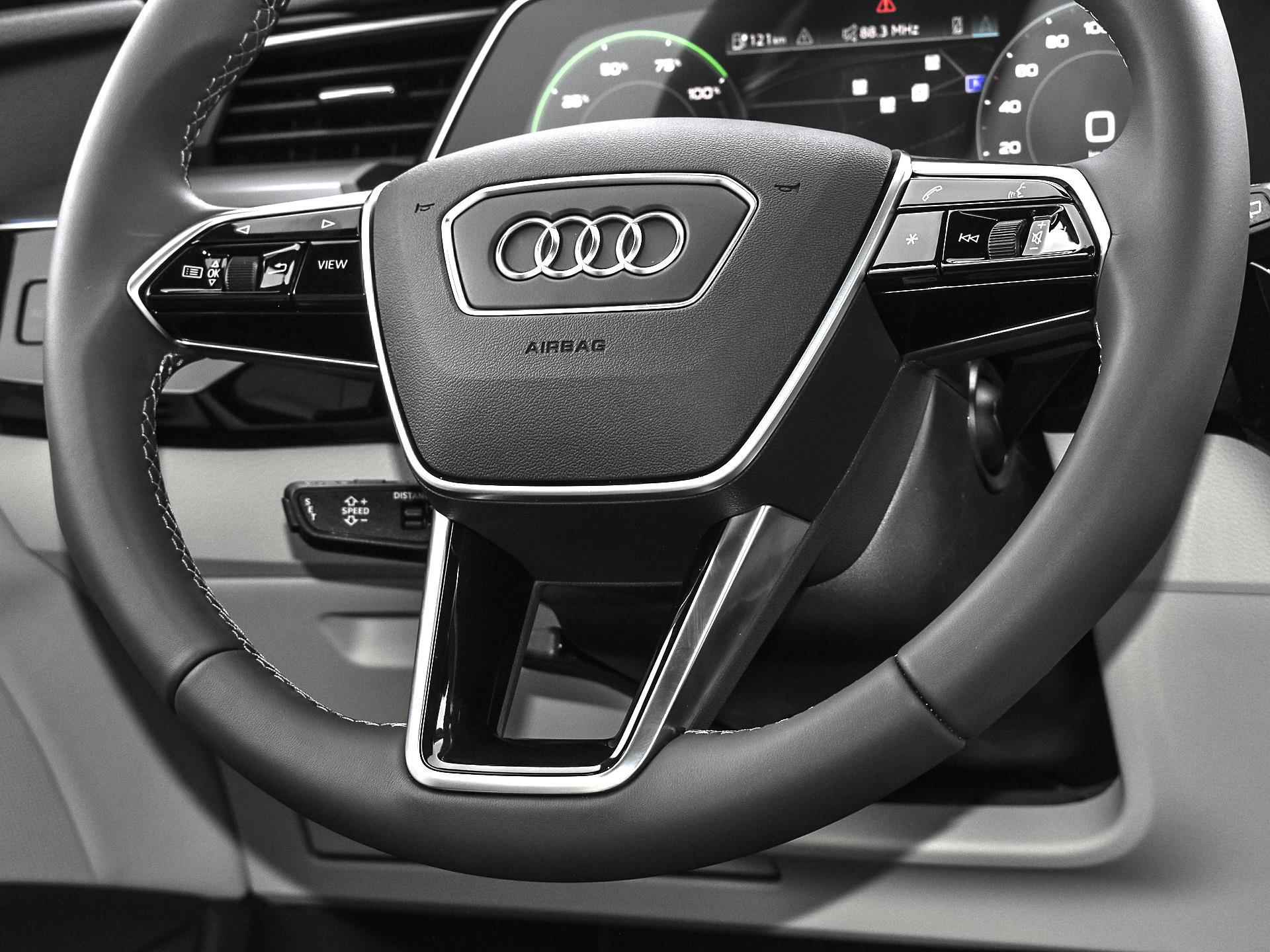 Audi Q8 e-tron 55 Quattro 408 pk Advanced Edition · Comfortsleutel · Verwarmbaar stuur · Glazen panorama dak · Assistentiepakket plus · - 25/33