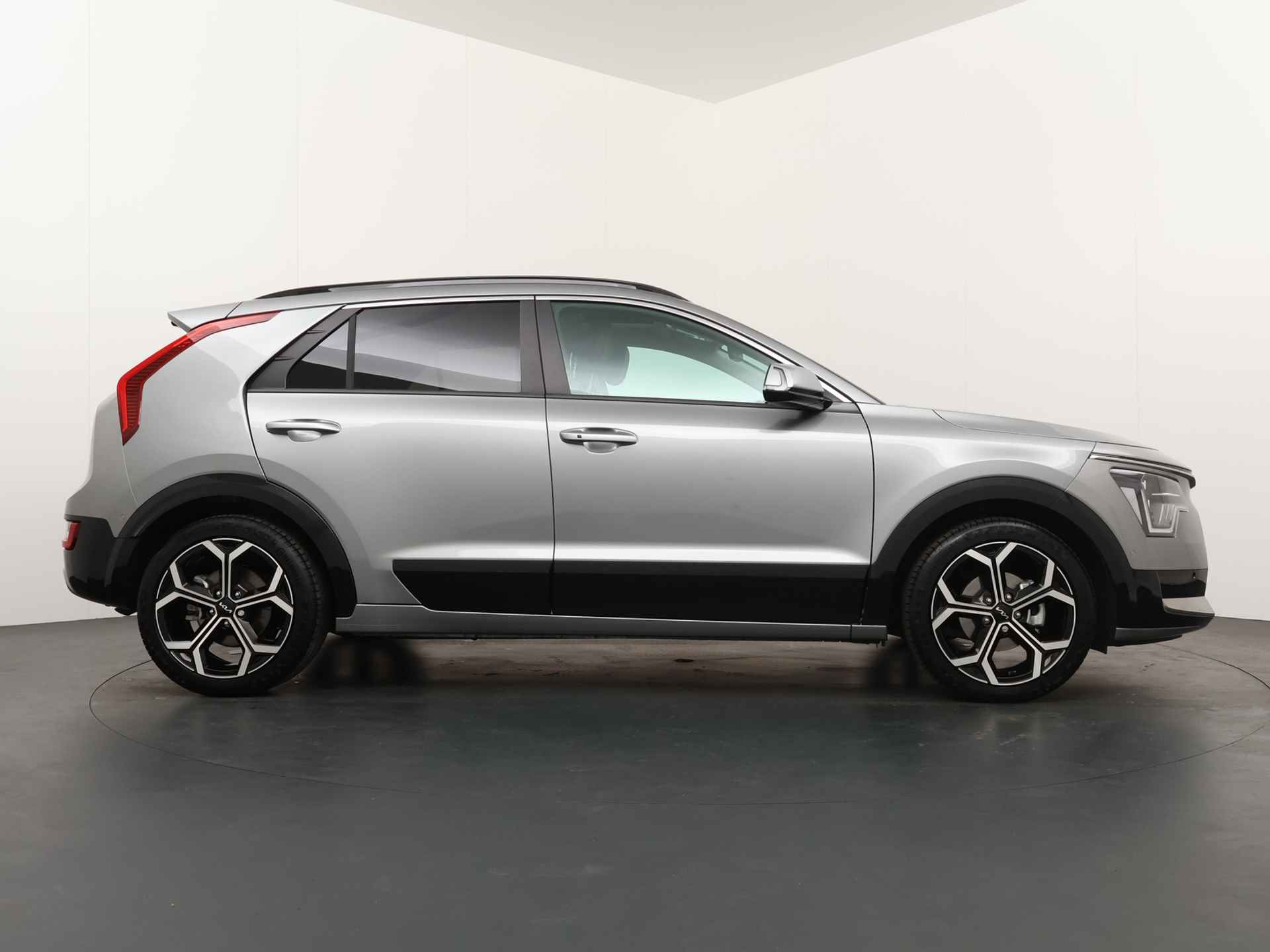 Kia Niro 1.6 GDi PHEV ExecutiveLine - LED - Stoel/Stuur Verwarming - Stoelverkoeling - Climate Control - Adaptief Cruise Control - Fabrieksgarantie Tot 2030 - 9/49