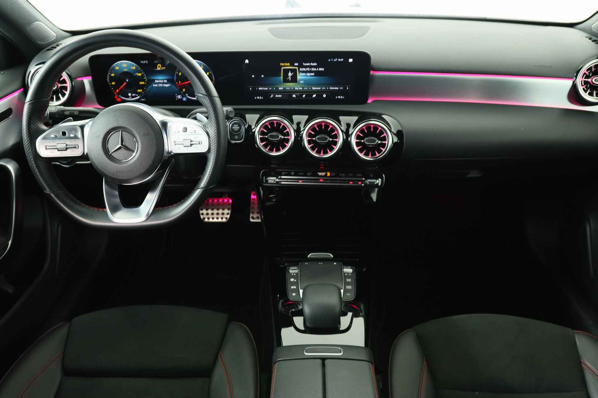 Mercedes-Benz A-Klasse 180 Business Solution AMG | Ambient Lighting | Wide Screen | LED | Sportstoel | Camera | Stoelverwarming | Clima | Navi | 18'' L - 5/34