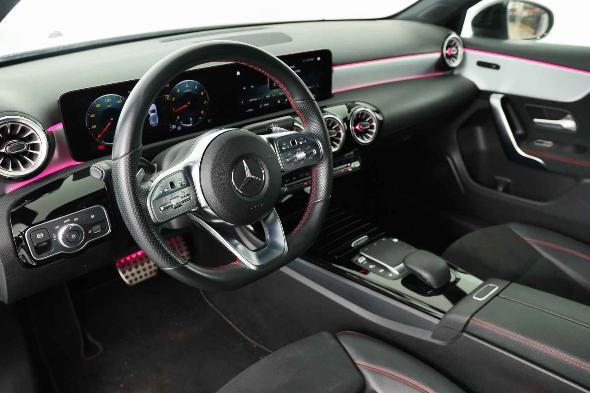 Mercedes-Benz A-Klasse 180 Business Solution AMG | Ambient Lighting | Wide Screen | LED | Sportstoel | Camera | Stoelverwarming | Clima | Navi | 18'' L - 6/34