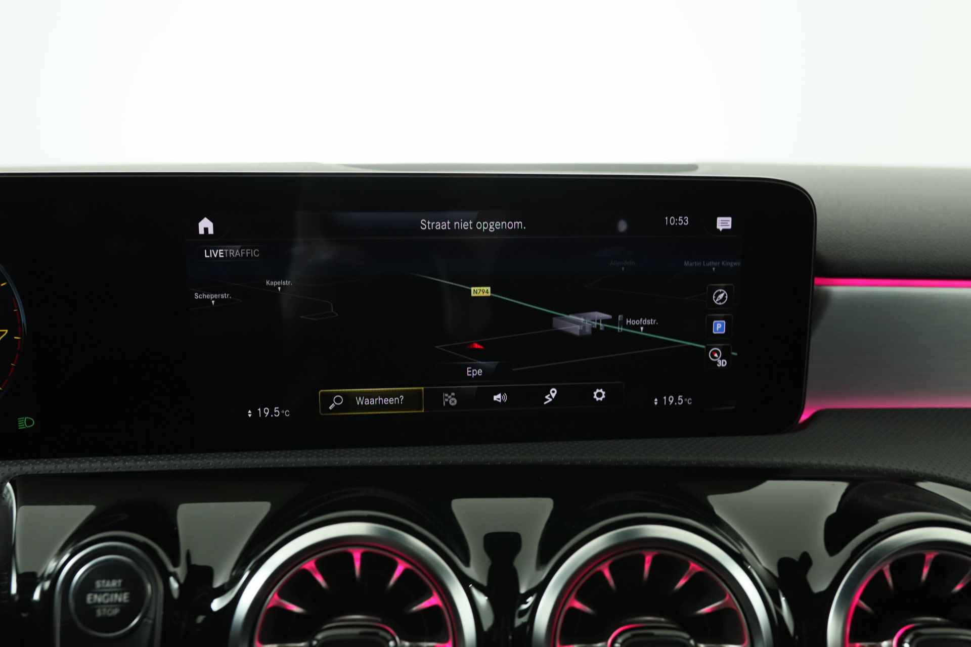 Mercedes-Benz A-Klasse 180 Business Solution AMG | Ambient Lighting | Wide Screen | LED | Sportstoel | Camera | Stoelverwarming | Clima | Navi | 18'' L - 8/34
