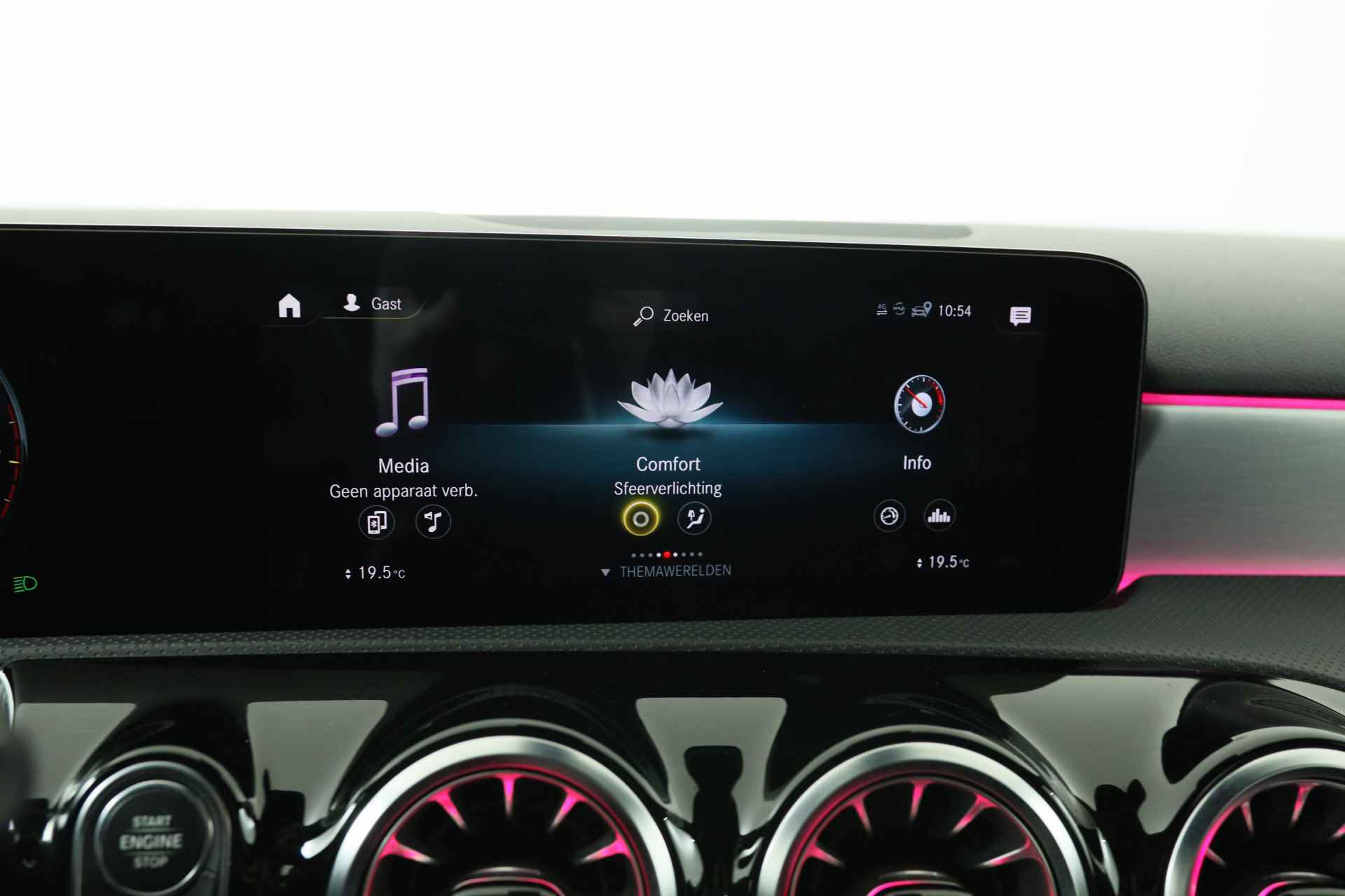 Mercedes-Benz A-Klasse 180 Business Solution AMG | Ambient Lighting | Wide Screen | LED | Sportstoel | Camera | Stoelverwarming | Clima | Navi | 18'' L - 11/34