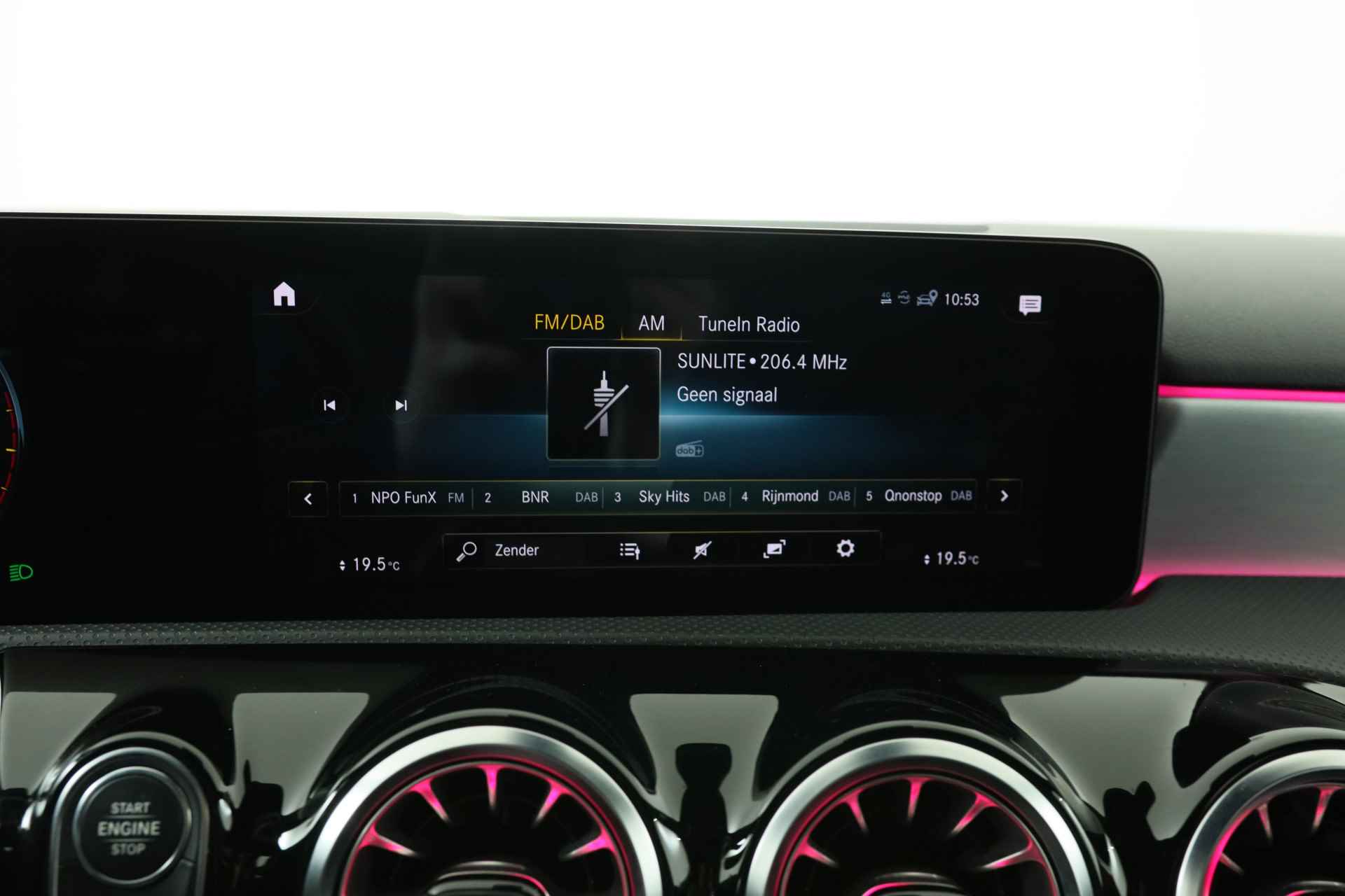 Mercedes-Benz A-Klasse 180 Business Solution AMG | Ambient Lighting | Wide Screen | LED | Sportstoel | Camera | Stoelverwarming | Clima | Navi | 18'' L - 12/34