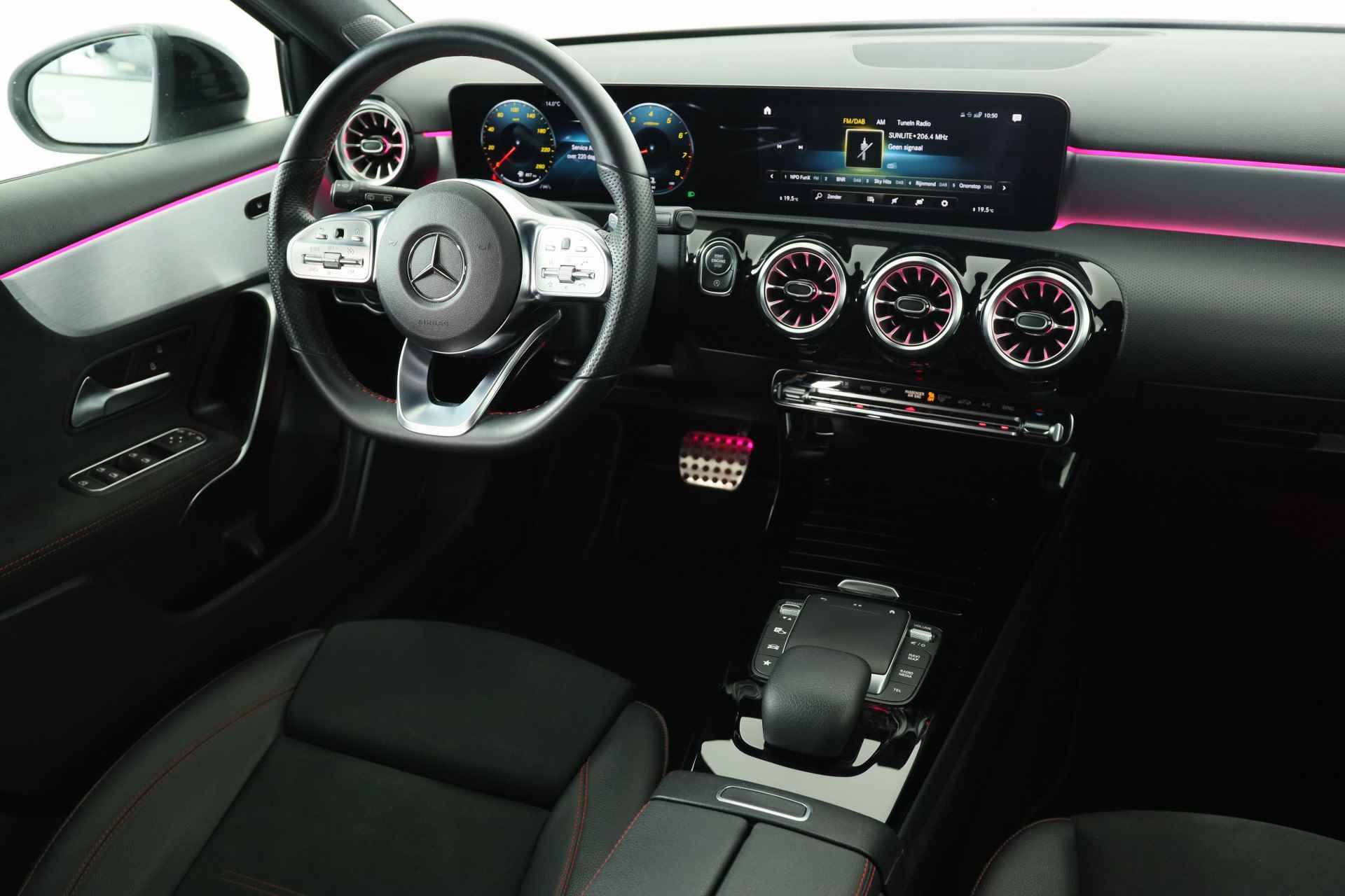 Mercedes-Benz A-Klasse 180 Business Solution AMG | Ambient Lighting | Wide Screen | LED | Sportstoel | Camera | Stoelverwarming | Clima | Navi | 18'' L - 29/34