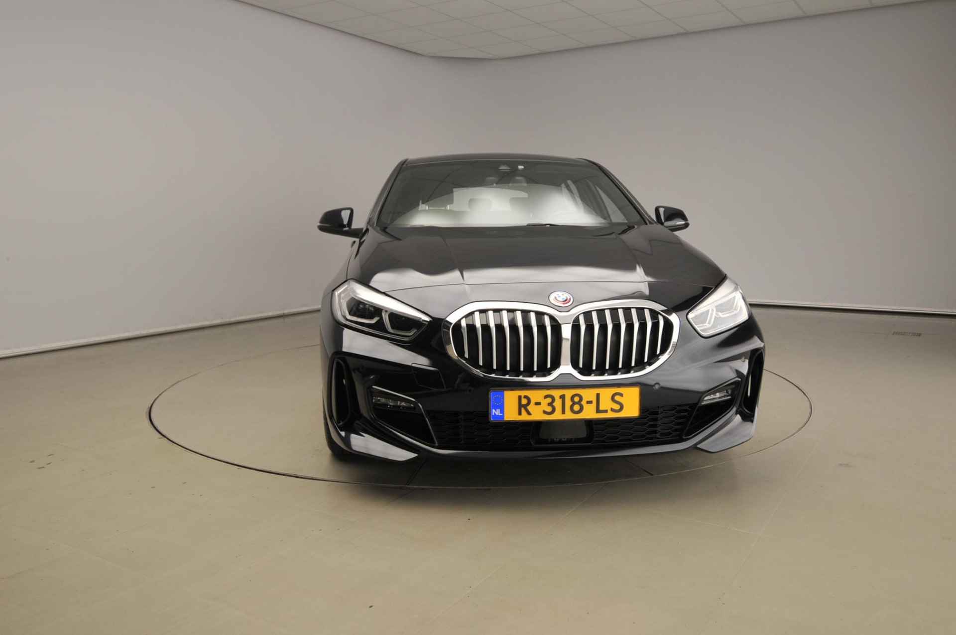 BMW 1 Serie 5-deurs 116i M-Sportpakket | LED | Navigatie | Trekhaak | Sportstoelen | DAB | Hifi speakers | Alu 18 inch - 6/46