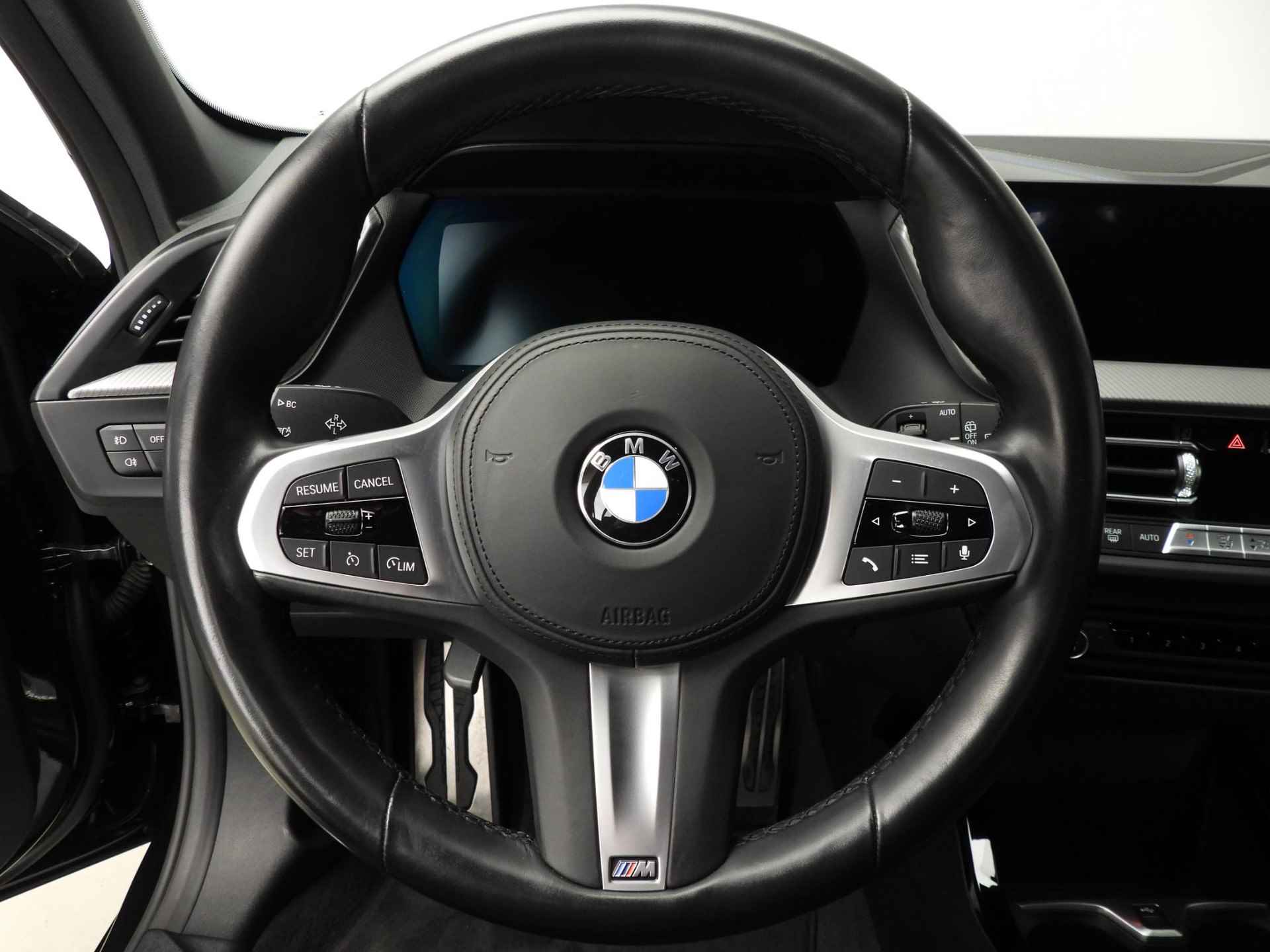 BMW 1 Serie 5-deurs 116i M-Sportpakket | LED | Navigatie | Trekhaak | Sportstoelen | DAB | Hifi speakers | Alu 18 inch - 12/46