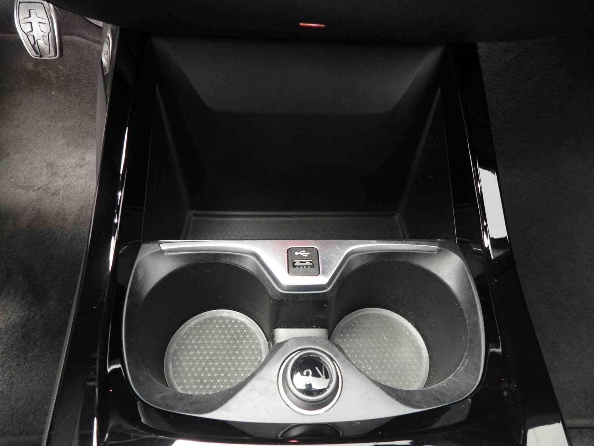 BMW 1 Serie 5-deurs 116i M-Sportpakket | LED | Navigatie | Trekhaak | Sportstoelen | DAB | Hifi speakers | Alu 18 inch - 33/46