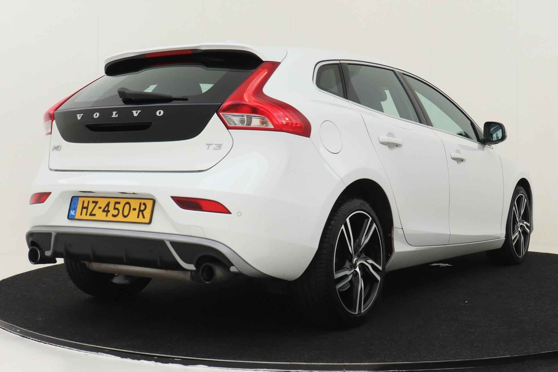 Volvo V40 T3 AUT. R-DESIGN -CRUISE|NAVI|18"|VERW.VOORSTOELEN|PARK.ASSIST - 3/45