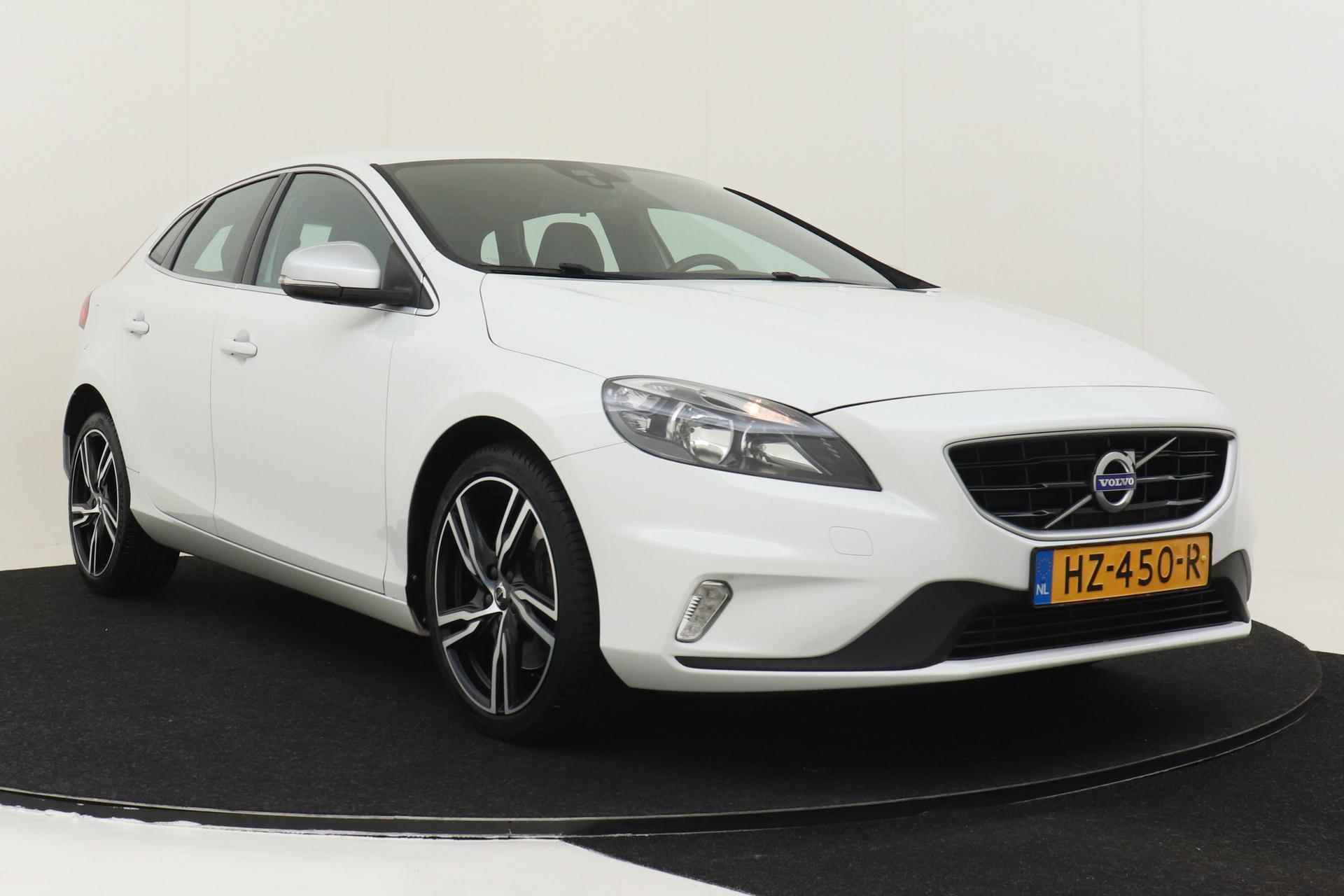 Volvo V40 T3 AUT. R-DESIGN -CRUISE|NAVI|18"|VERW.VOORSTOELEN|PARK.ASSIST - 11/45