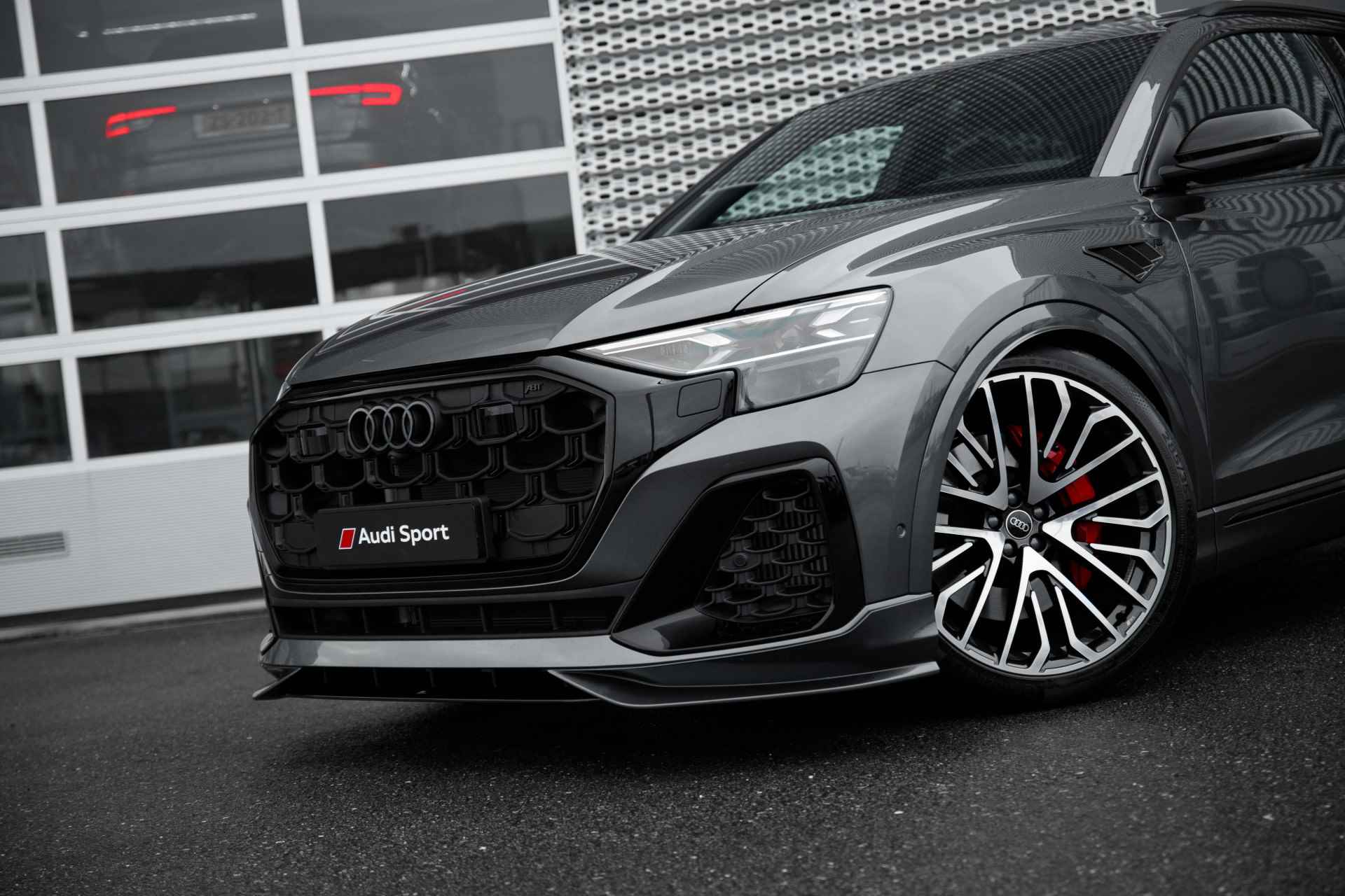 Audi Q8 60 TFSI e 490pk quattro Pro Line S Competition | ABT AERO | Panoramadak | Vierwielbesturing | 360 camera | S-Sportstoelen | Servosluiting | Dodehoekdetectie | - 21/79