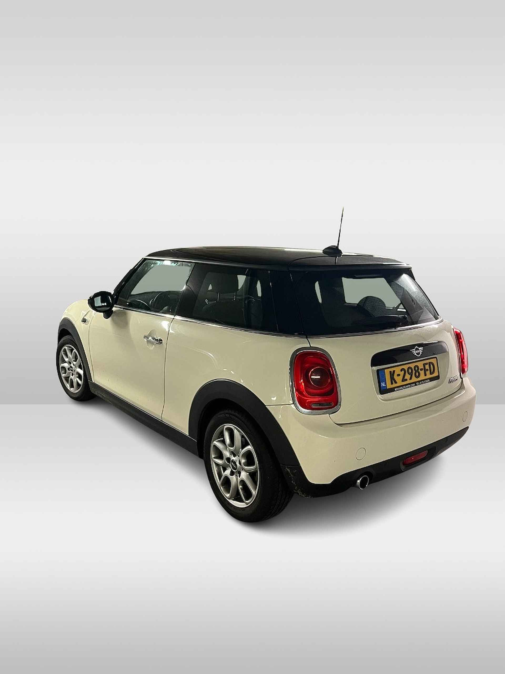 MINI Mini 1.5 Cooper Chili | Navigatie | Airco | Cruise | Parkeersensoren | 17'' Lichtmetaal | Carplay | Bluetooth - 2/5