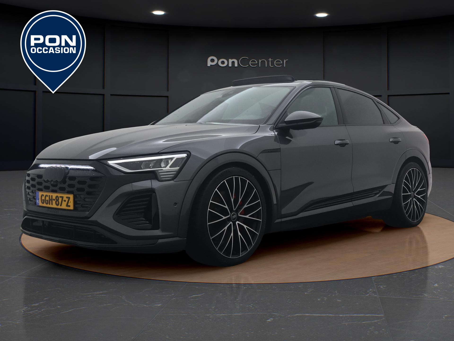 Audi Q8 Sportback e-tron 50 quattro S Edition 95 kWh | Pano dak | Zwart Optiek | Luchtvering | Stoelverwarming |