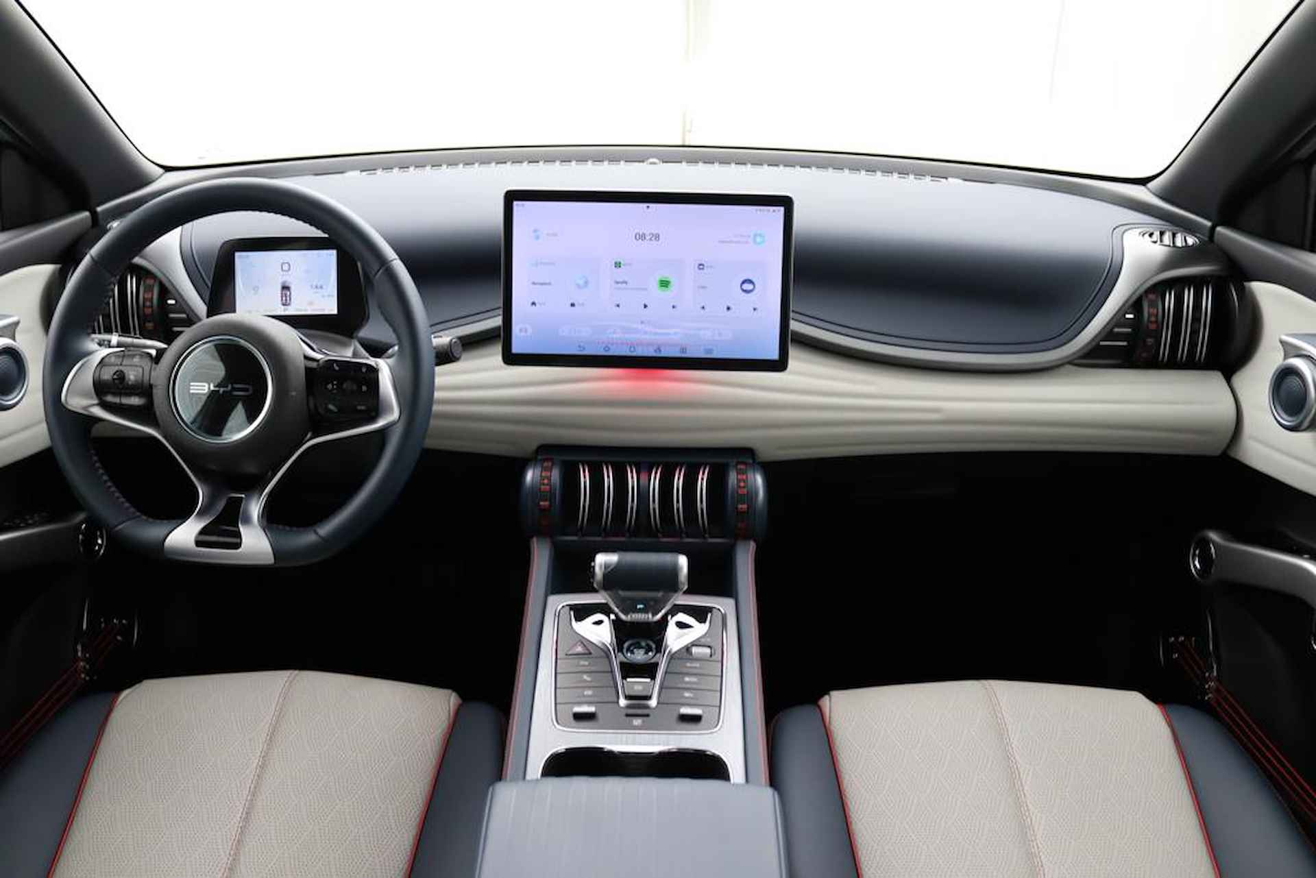 BYD ATTO 3 Comfort 60 kWh Navigatie|Panoramadak|Voorraad auto| 420km WLTP| 360 graden camera - 4/65