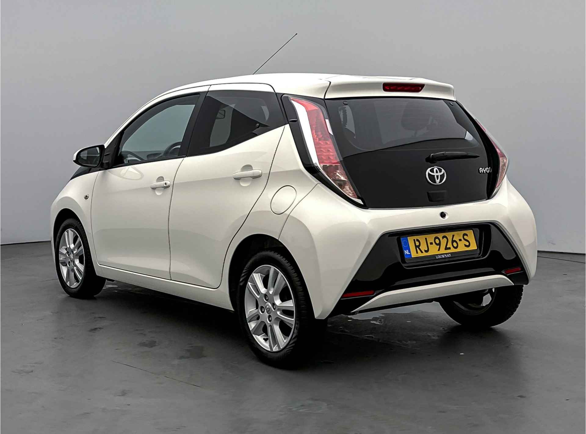 Toyota Aygo 1.0 VVT-i X-Joy Limited | Climate Control | Navigatie | Achteruitrijcamera | LM Velgen | - 3/49