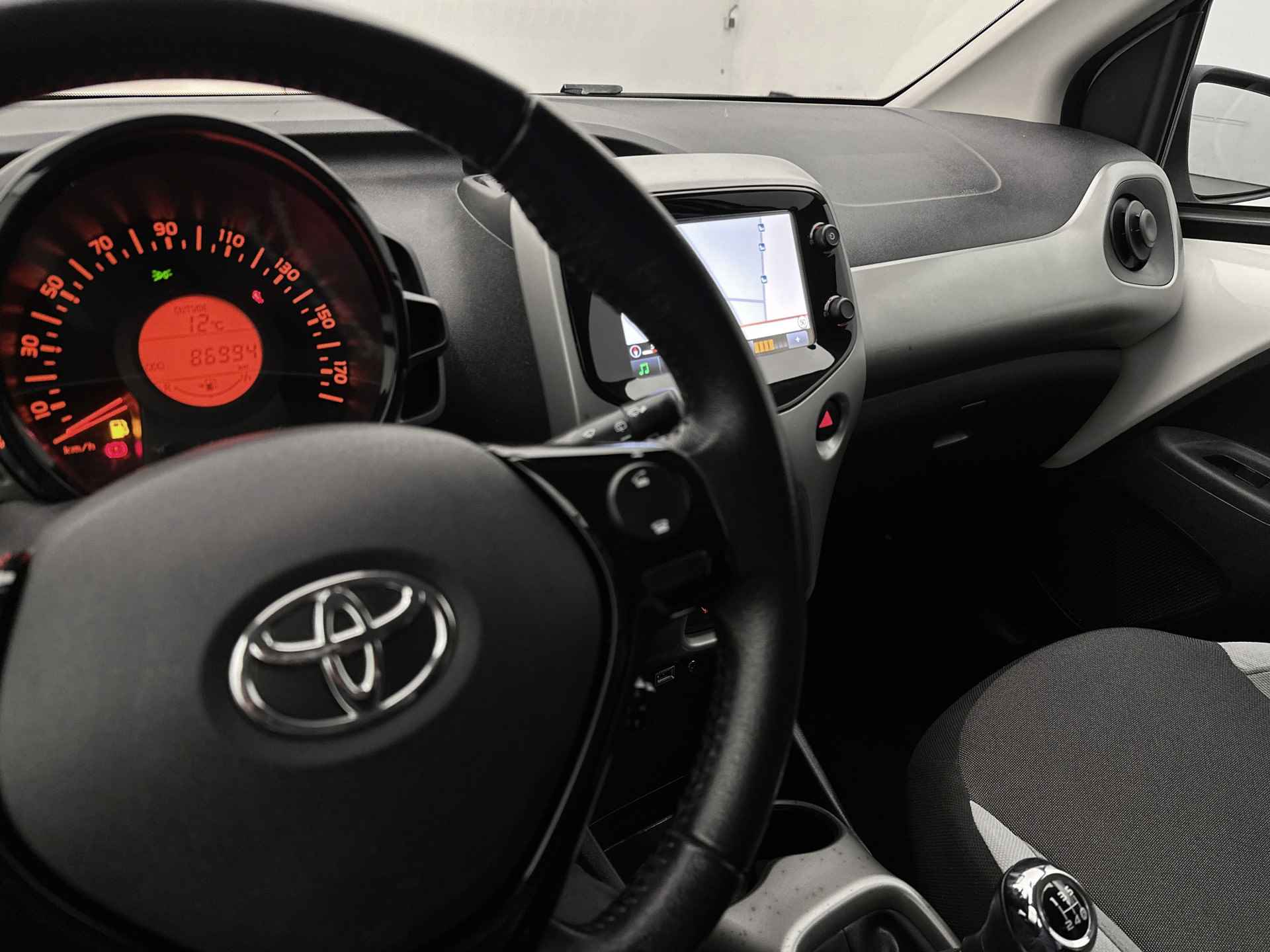 Toyota Aygo 1.0 VVT-i X-Joy Limited | Climate Control | Navigatie | Achteruitrijcamera | LM Velgen | - 11/49