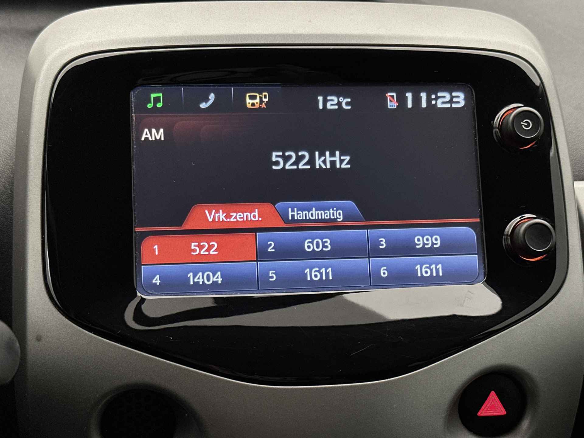 Toyota Aygo 1.0 VVT-i X-Joy Limited | Climate Control | Navigatie | Achteruitrijcamera | LM Velgen | - 12/49