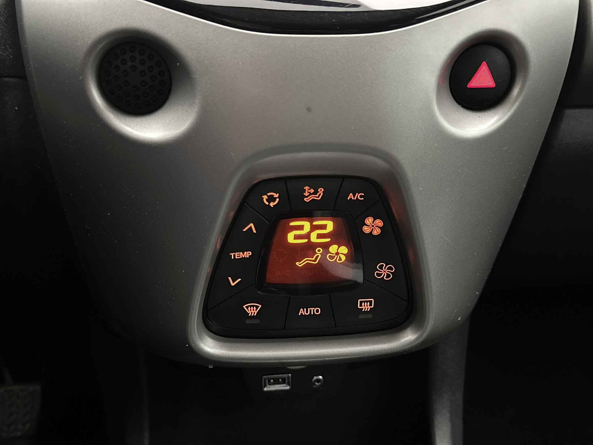 Toyota Aygo 1.0 VVT-i X-Joy Limited | Climate Control | Navigatie | Achteruitrijcamera | LM Velgen | - 15/49