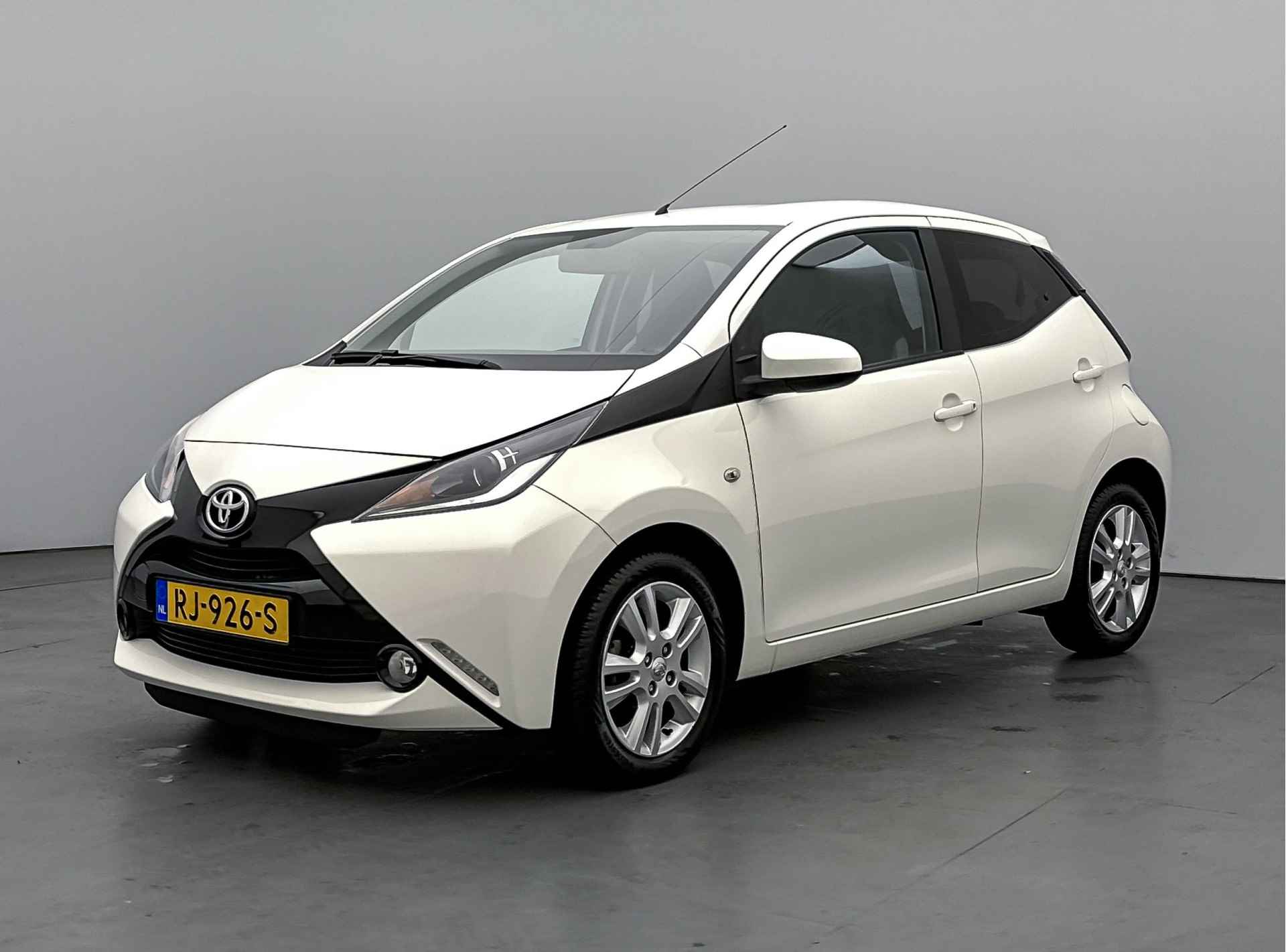 Toyota Aygo 1.0 VVT-i X-Joy Limited | Climate Control | Navigatie | Achteruitrijcamera | LM Velgen | - 17/49