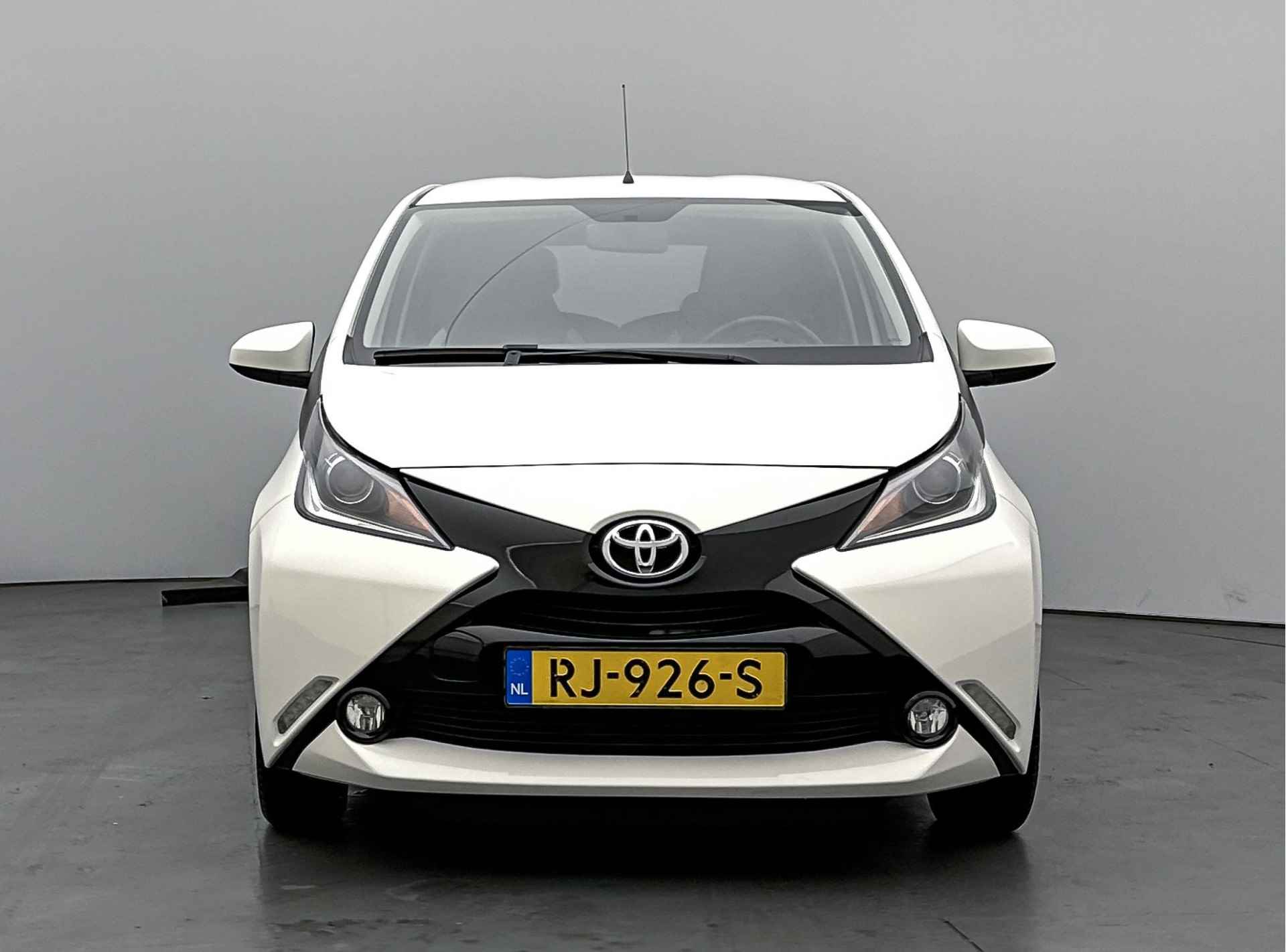 Toyota Aygo 1.0 VVT-i X-Joy Limited | Climate Control | Navigatie | Achteruitrijcamera | LM Velgen | - 37/49