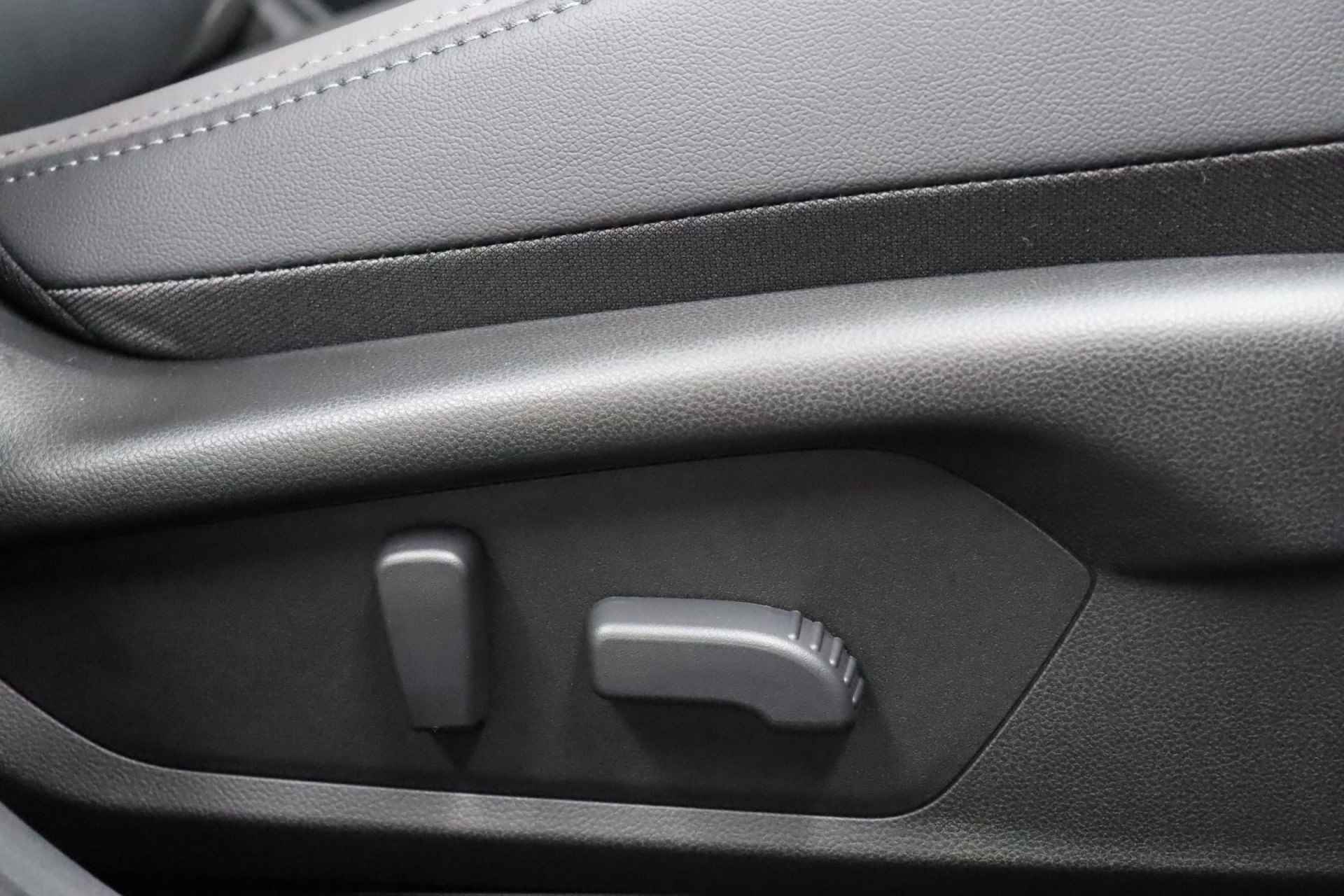 Subaru Crosstrek 2.0i Premium | Panoramadak | Adaptive Cruise | Navigatie | Lederen bekleding - 30/35