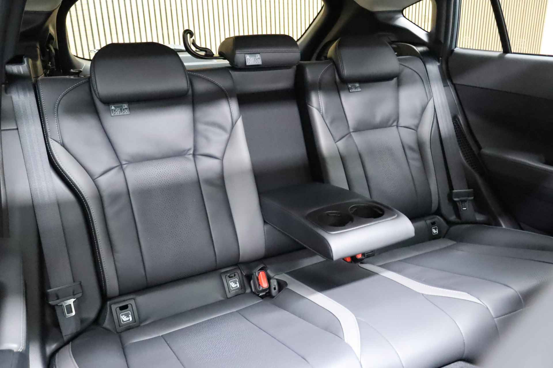 Subaru Crosstrek 2.0i Premium | Panoramadak | Adaptive Cruise | Navigatie | Lederen bekleding - 33/35