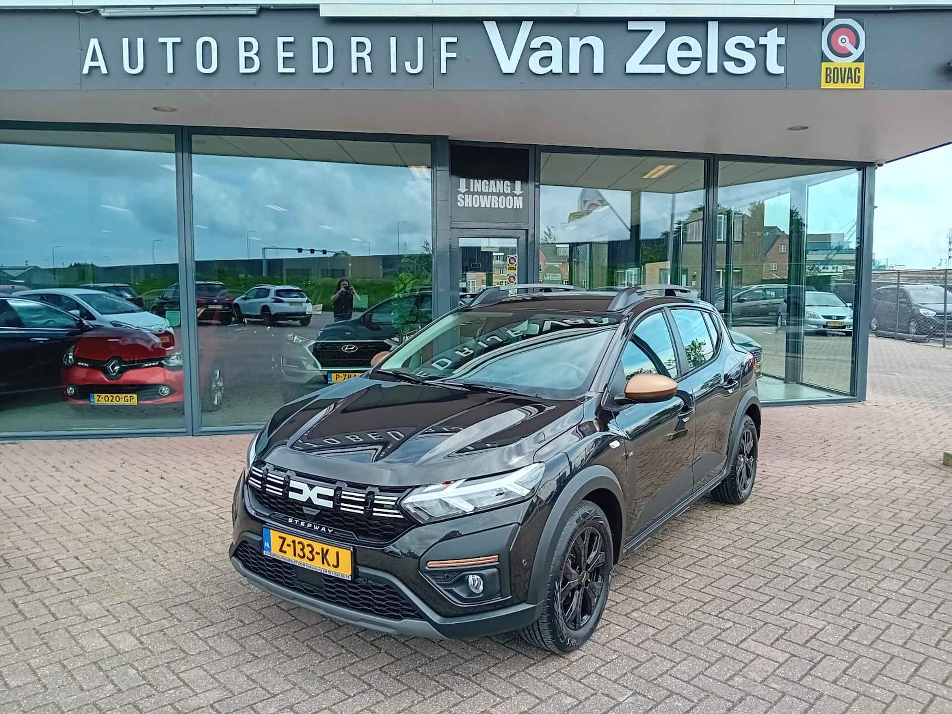 Dacia SANDERO Stepway 1.1 TCe 110 Extreme, Airco(automatisch), Multimediasysteem, Carplay, Stoelverwarming, Navigatie, Camera, Keyless, Dimlicht autom Demo Auto in nieuwstaat, Dealer garantie, BOVAG - 1/32