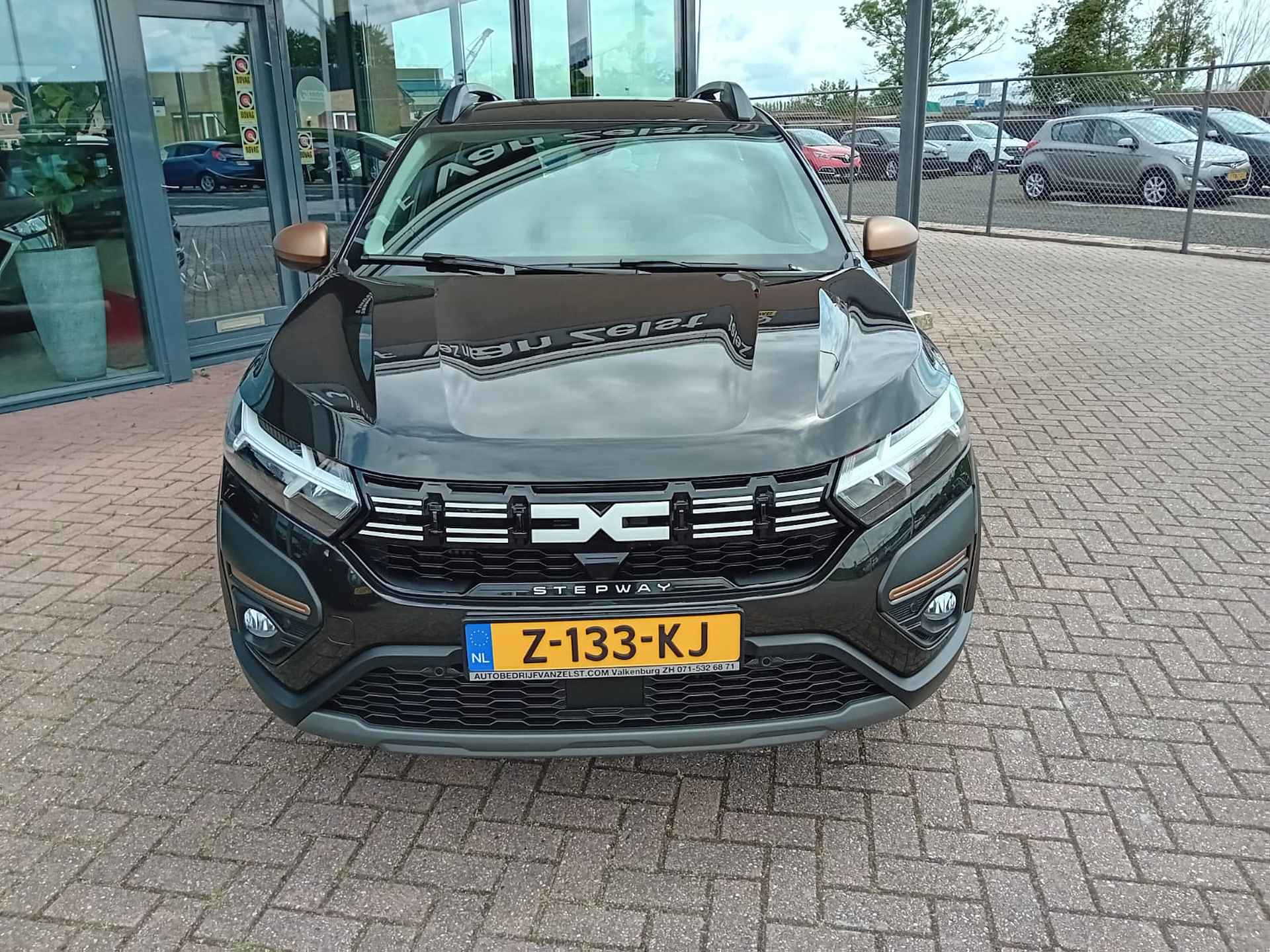 Dacia SANDERO Stepway 1.1 TCe 110 Extreme, Airco(automatisch), Multimediasysteem, Carplay, Stoelverwarming, Navigatie, Camera, Keyless, Dimlicht autom Demo Auto in nieuwstaat, Dealer garantie, BOVAG - 3/32