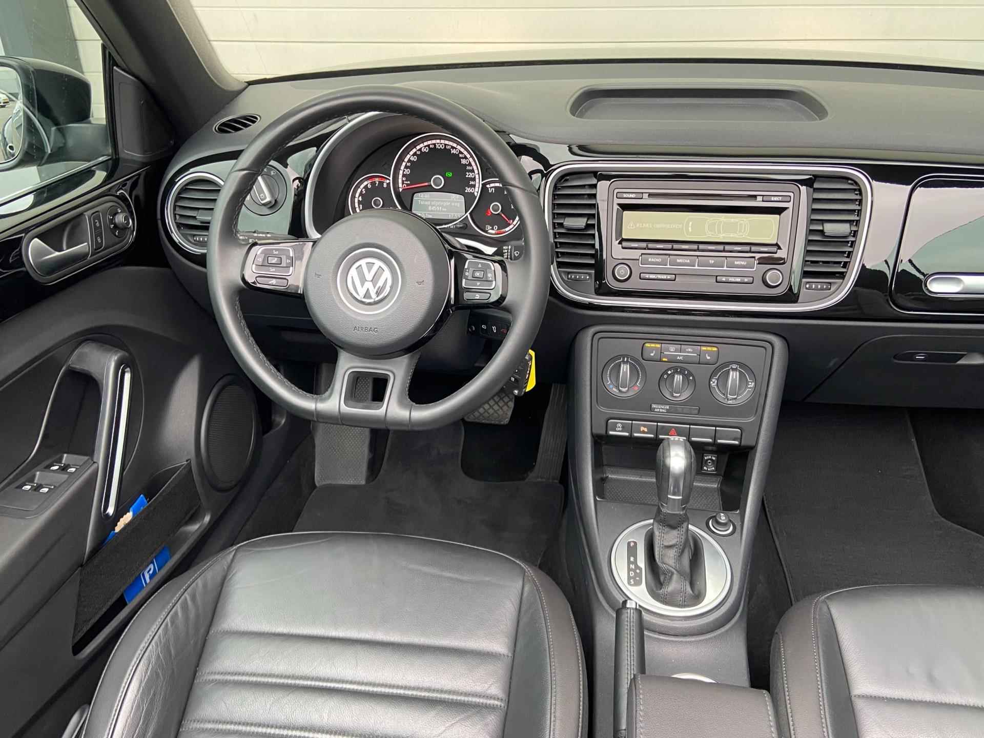Volkswagen Beetle Cabriolet 1.4 TSI (150pk) automaat - volleder - parkeersensoren - stoelverwarming - 11/37