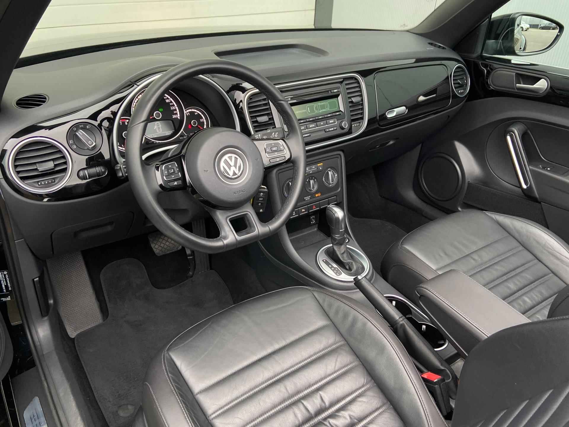 Volkswagen Beetle Cabriolet 1.4 TSI (150pk) automaat - volleder - parkeersensoren - stoelverwarming - 17/37