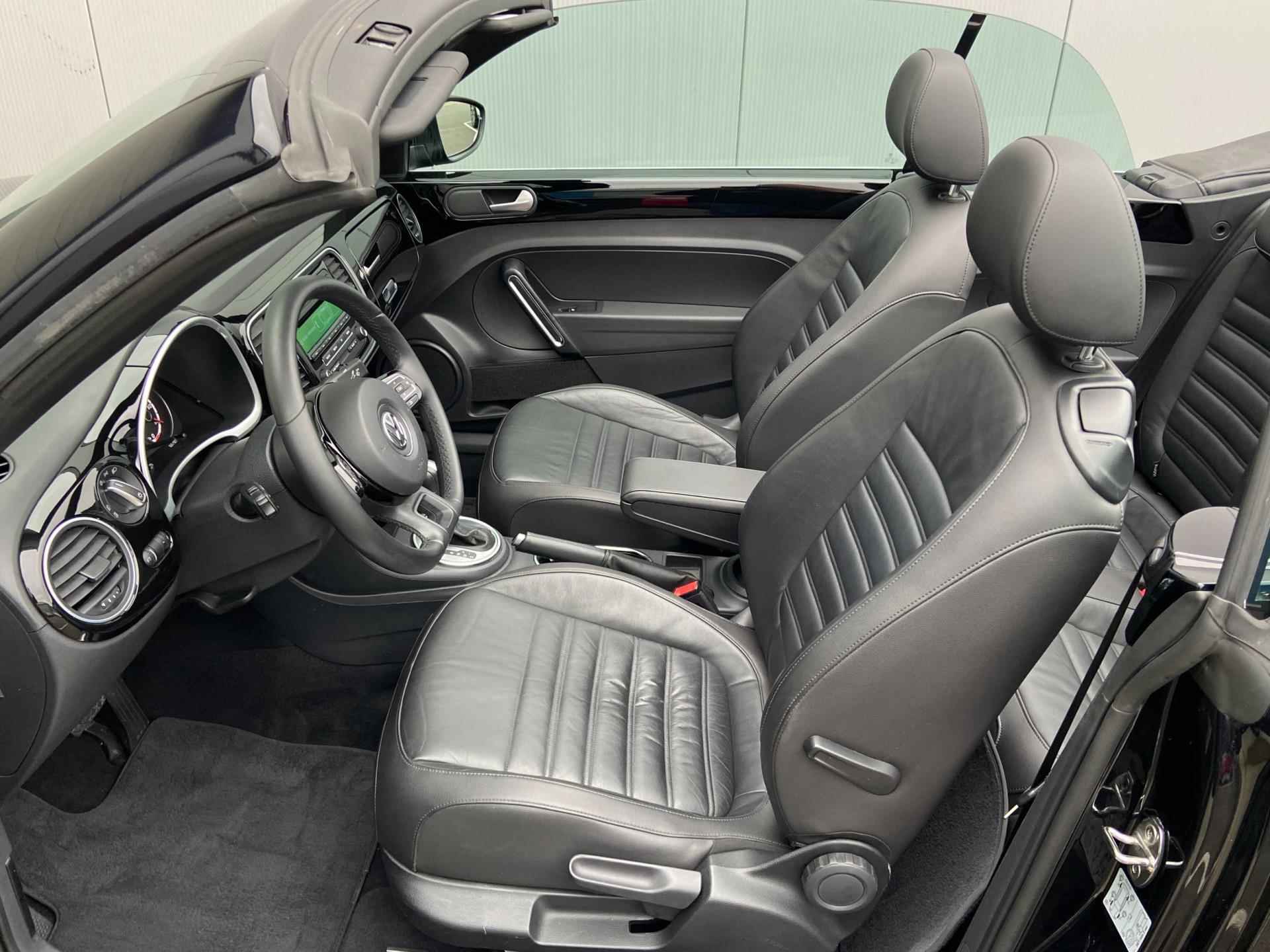 Volkswagen Beetle Cabriolet 1.4 TSI (150pk) automaat - volleder - parkeersensoren - stoelverwarming - 18/37