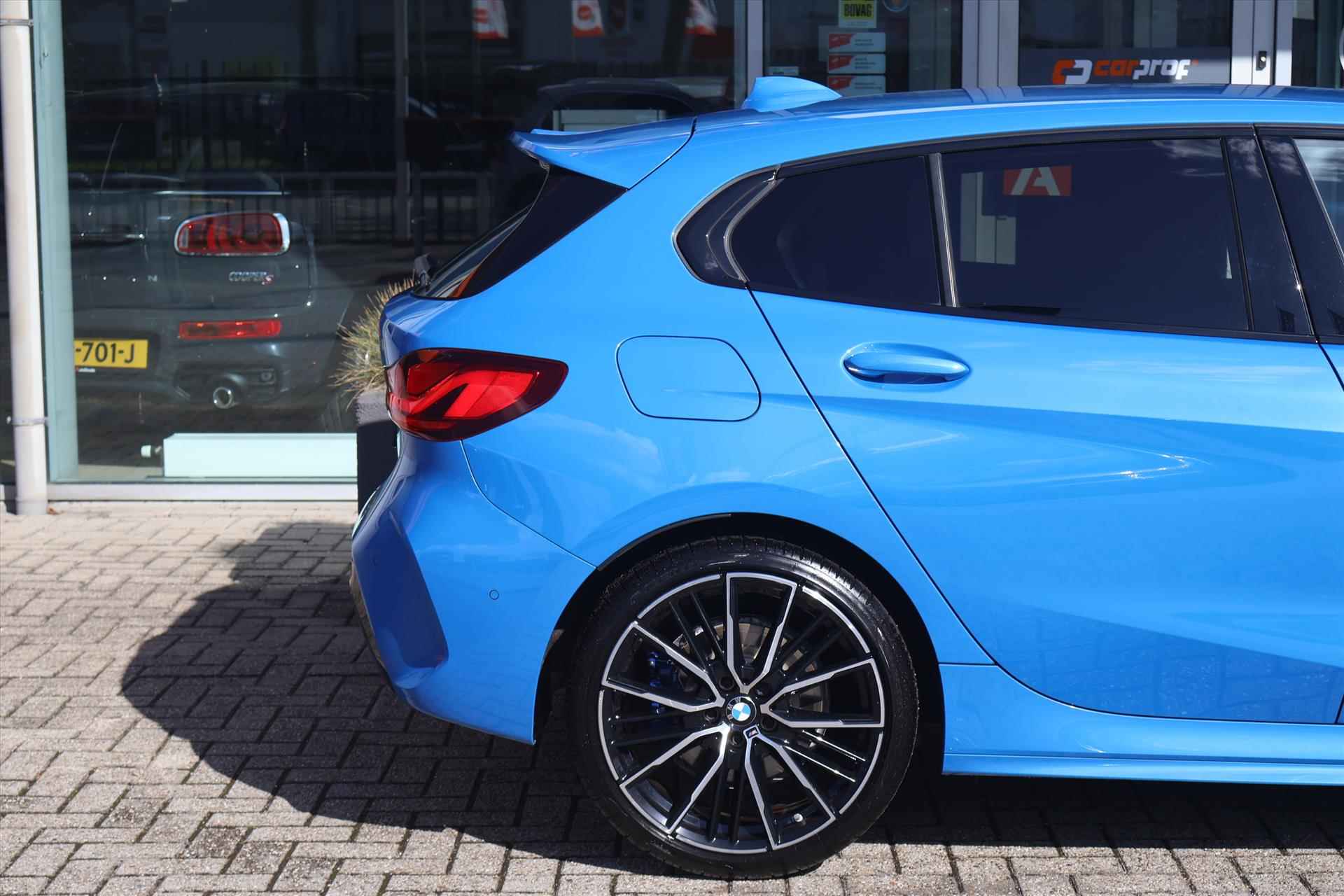 BMW 1-Serie (f40) 118i M-Sport 140PK AUT | Carplay I Misano Blue I Navi I Camera I Kuipstoel - 17/55