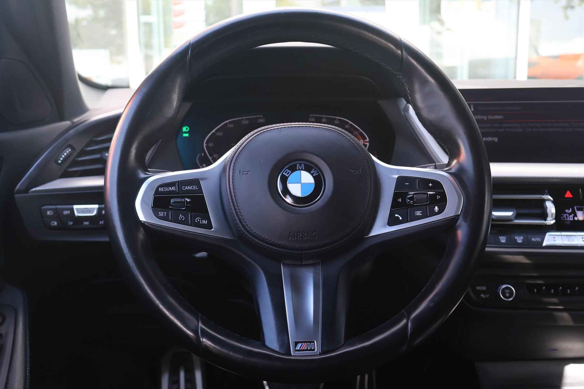 BMW 1-Serie (f40) 118i M-Sport 140PK AUT | Carplay I Misano Blue I Navi I Camera I Kuipstoel - 25/55