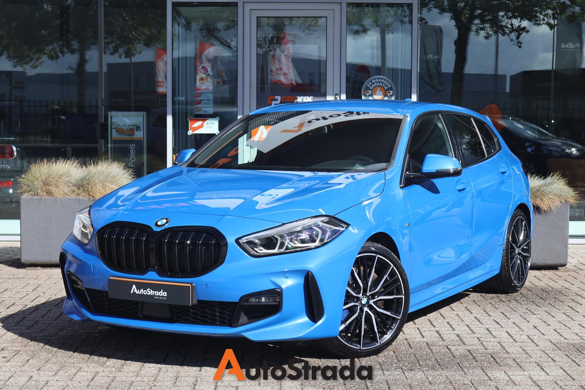 BMW 1-Serie (f40) 118i M-Sport 140PK AUT | Carplay I Misano Blue I Navi I Camera I Kuipstoel