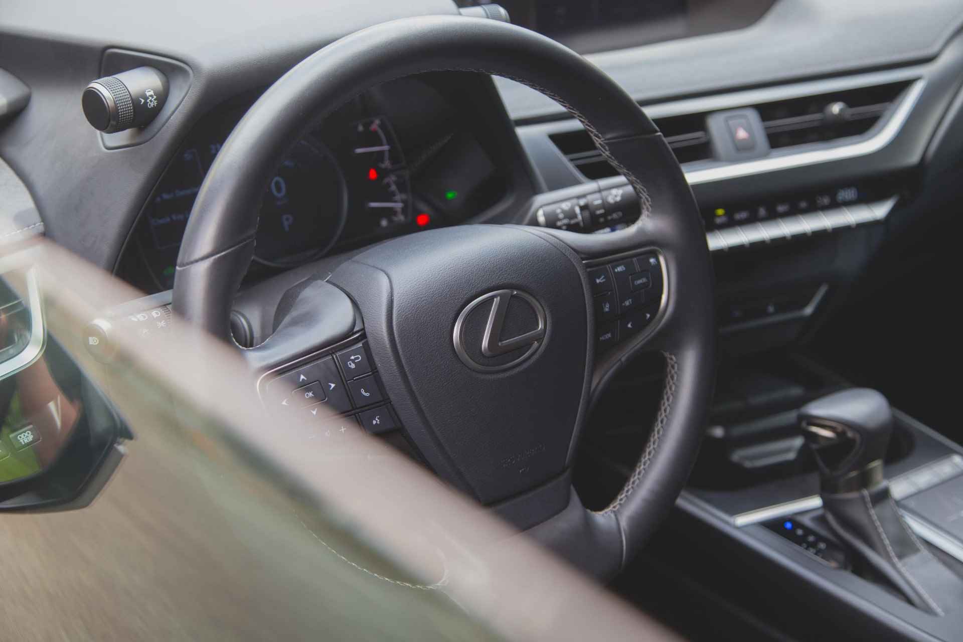 Lexus UX 250h Executive Line Leder | Camera | Stoelverwarming | ACC - 41/51