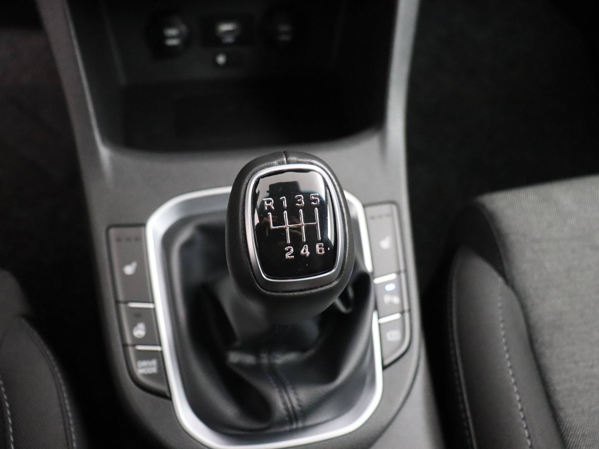 Hyundai i30 1.0 T-GDi 120PK MHEV Comfort Apple Carplay, Camera, Navigatie - 6/24