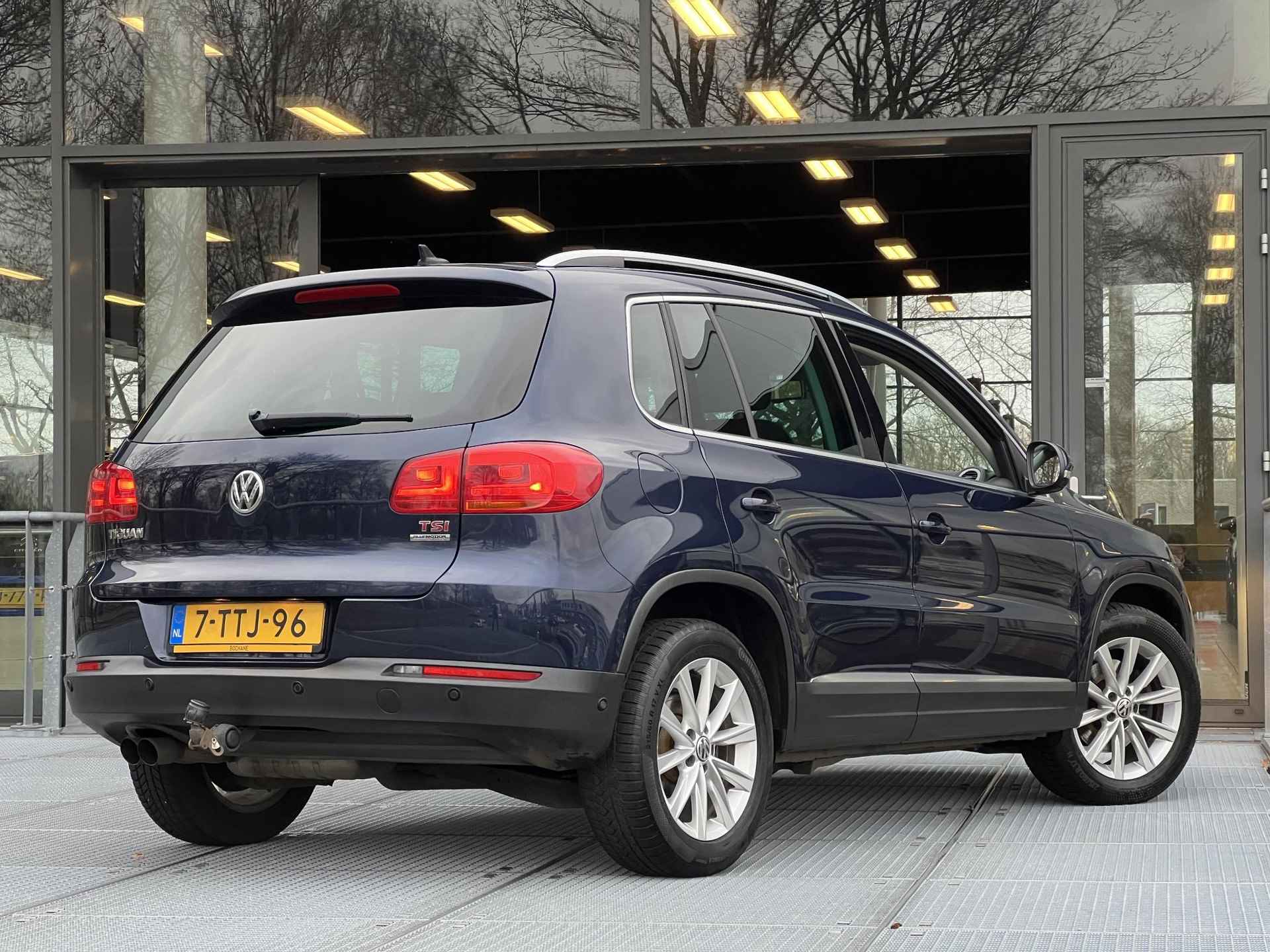 Volkswagen Tiguan 1.4 TSI Sport&Style | Trekhaak | Navigatie | Sensoren voor + achter - 6/34