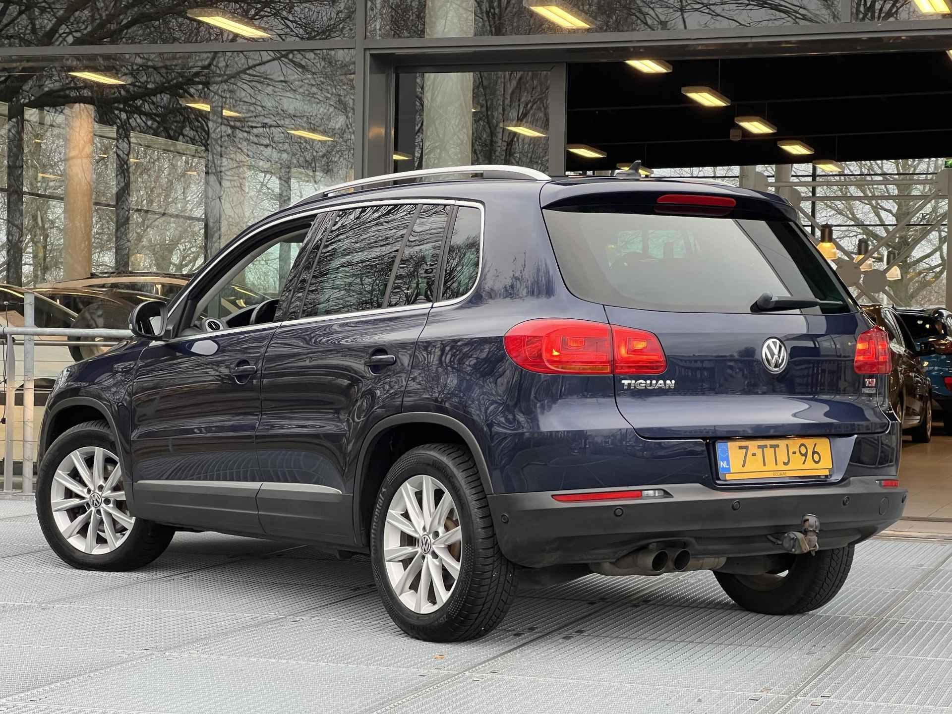 Volkswagen Tiguan 1.4 TSI Sport&Style | Trekhaak | Navigatie | Sensoren voor + achter - 7/34