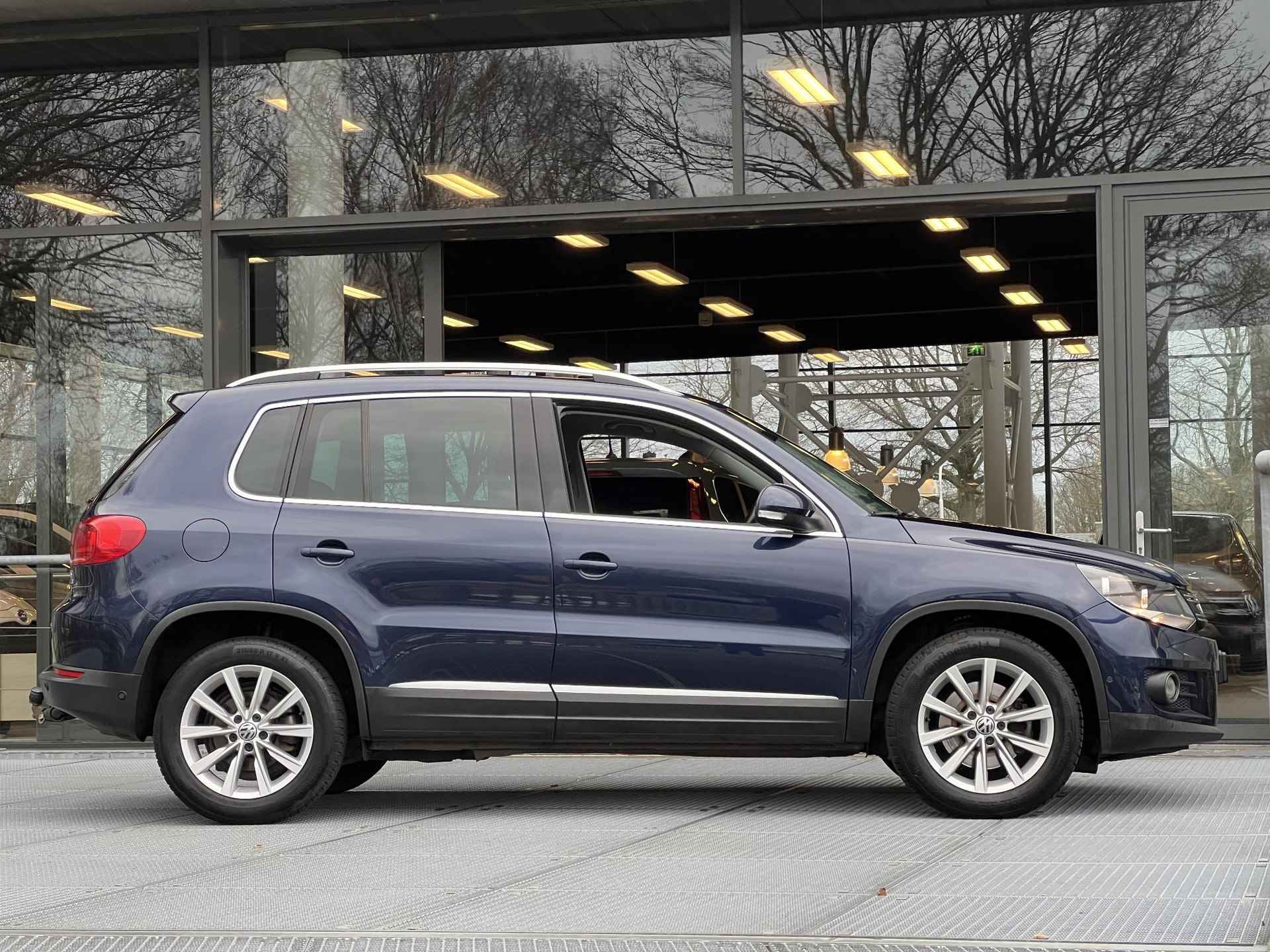 Volkswagen Tiguan 1.4 TSI Sport&Style | Trekhaak | Navigatie | Sensoren voor + achter - 17/34