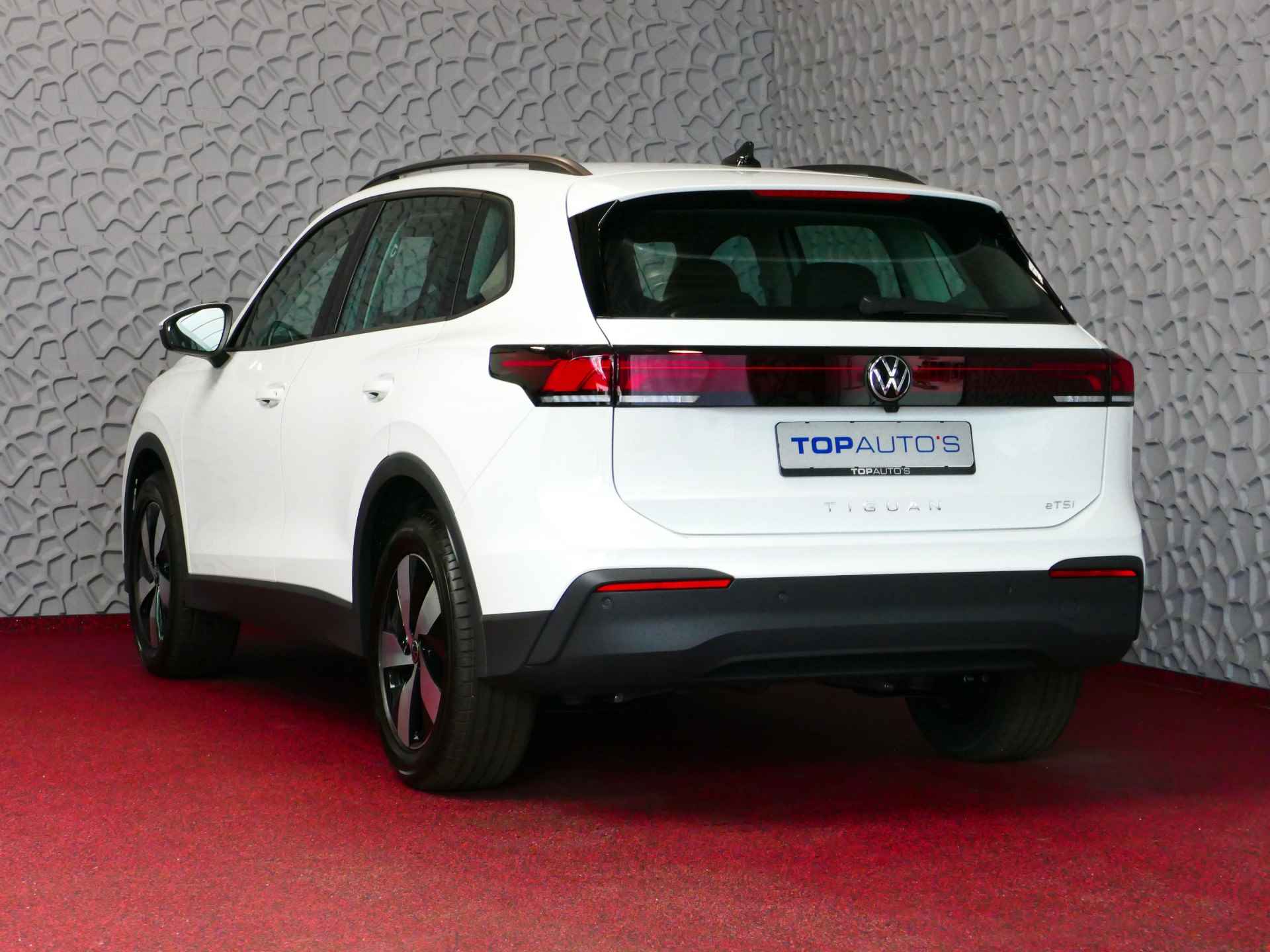 Volkswagen Tiguan 1.5 eTSI 150 BUSINESS EDTION NAVI CAMERA TREKHAAK STOEL/STUUR VERW. COMF.STOEL AMBIENTE LED 3/2024! 70 BIJNA NIEUWE VOLKSWAGEN'S UIT VOORRAAD LEVERBAAR - 2/89