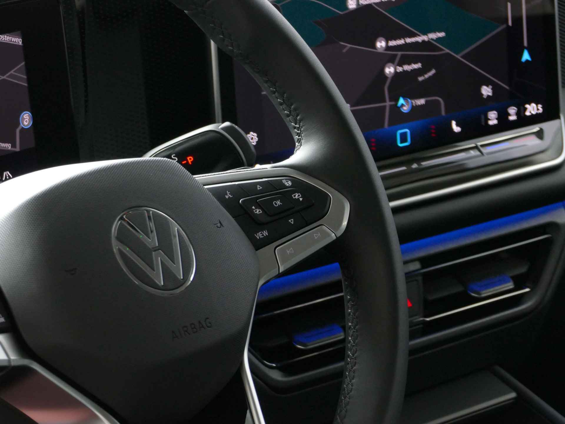 Volkswagen Tiguan 1.5 eTSI 150 BUSINESS EDTION NAVI CAMERA TREKHAAK STOEL/STUUR VERW. COMF.STOEL AMBIENTE LED 3/2024! 70 BIJNA NIEUWE VOLKSWAGEN'S UIT VOORRAAD LEVERBAAR - 14/89