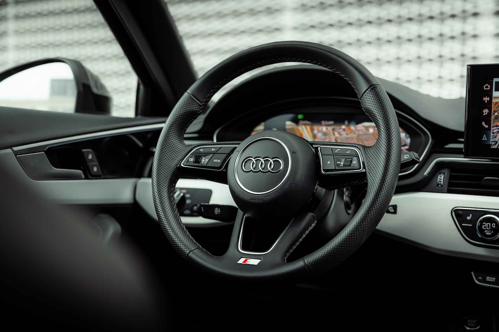 Audi A4 Avant 35 TFSI 150pk s-tronic S edition Competition | Panoramadak | Stoelverwarming | Optiek zwart plus | 18" LM velgen - 24/34